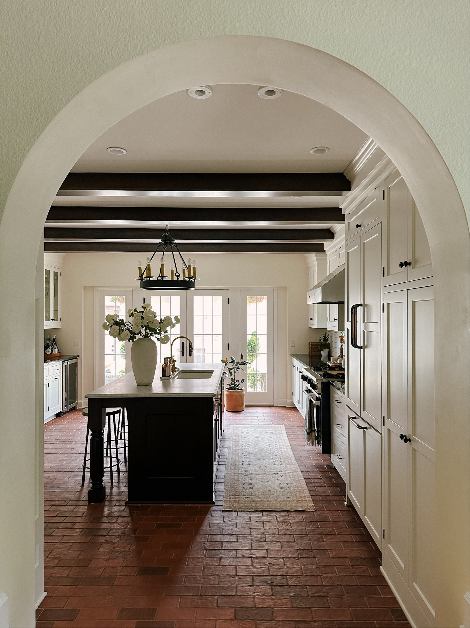 kitchen sources. *oversized vase, faux hydrangeas, unlacquered brass faucet, oil rubbed bronze hardware, stool, amber glass soap dispensers and tray

#LTKhome #LTKstyletip