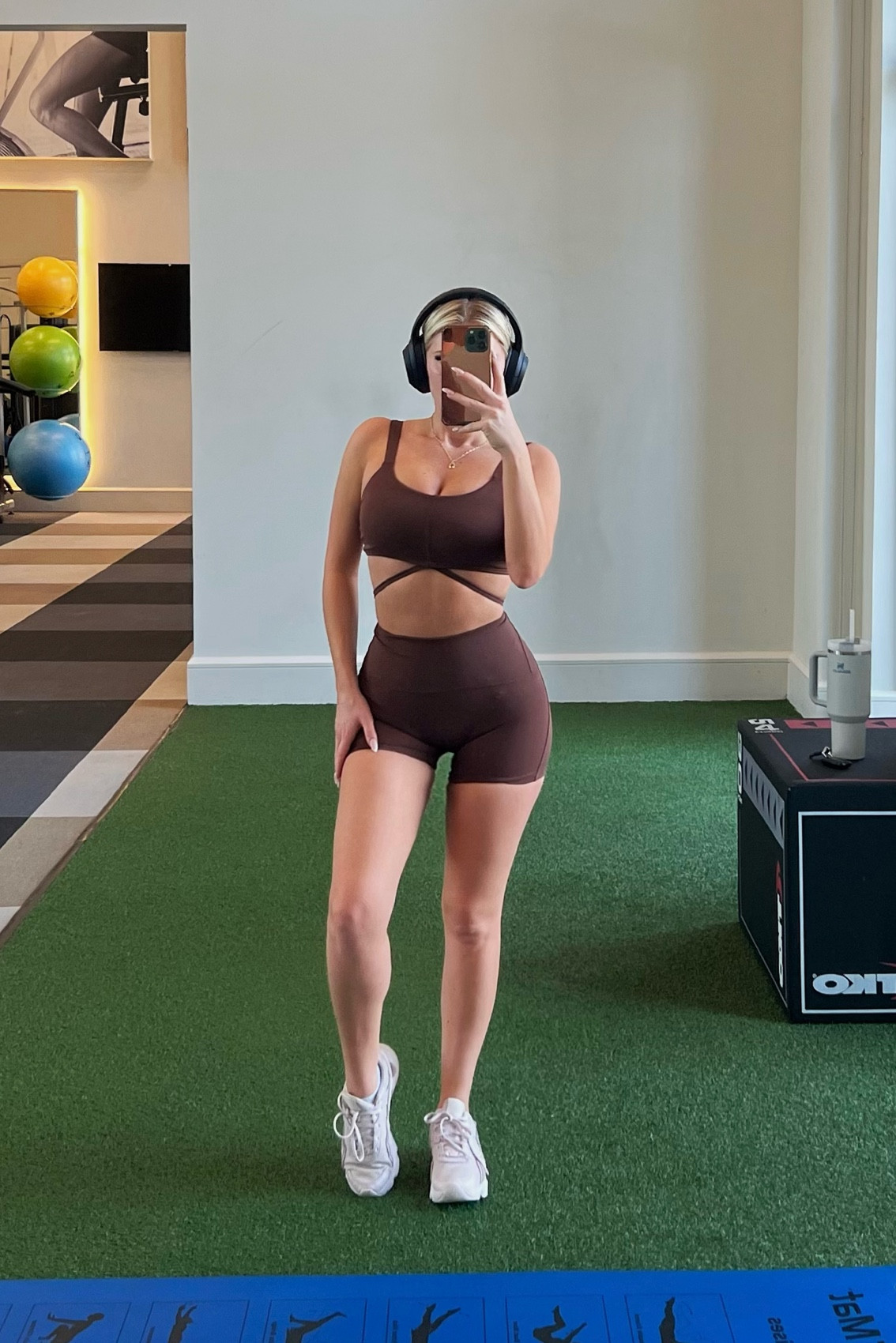 This stunning chocolate brown two piece workout set. Perfect for Pilates and everyday errands. I love this color brown for fall

#LTKSeasonal #LTKfitness #LTKstyletip