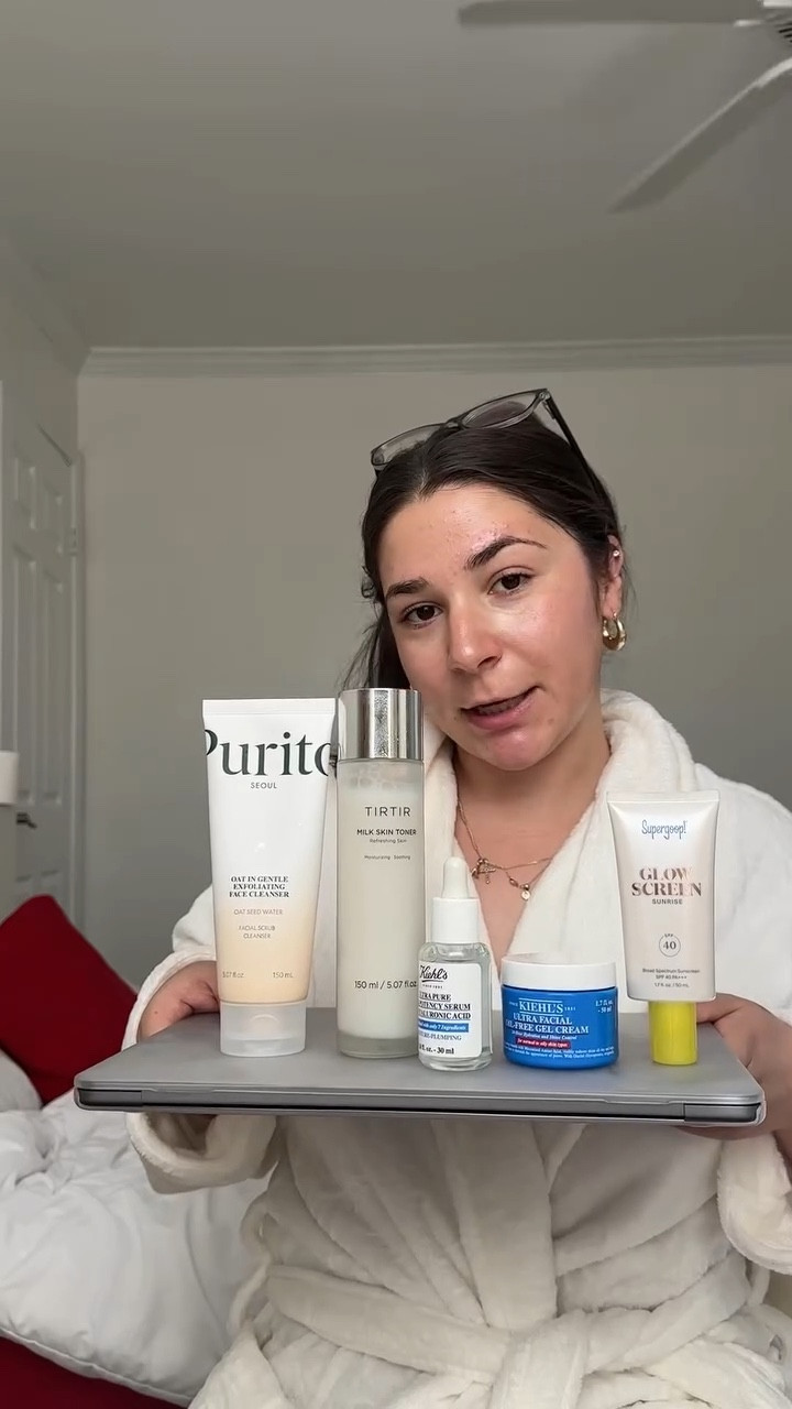 I used to never and I mean NEVER do skin prep before makeup but WOW does it make a difference! What are yalls fav makeup prep products? 

@purito_official @tirtir_global @kiehls @supergoop 

#skincare #acneproneskin #acnejourney #makeupforacne #skinprep
