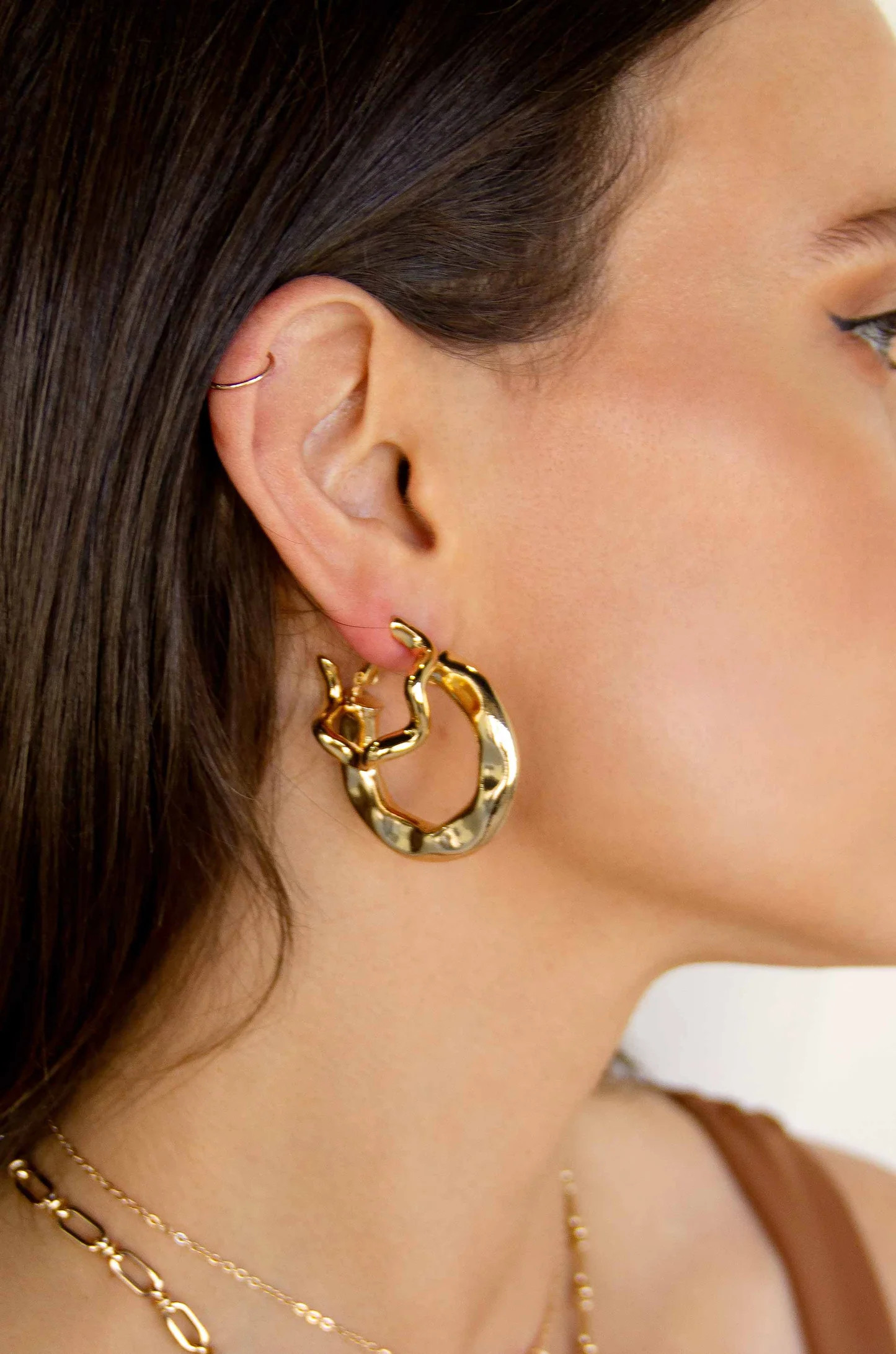 Soft Golden Textured 18k Gold Plated Hoop Earrings | Ettika