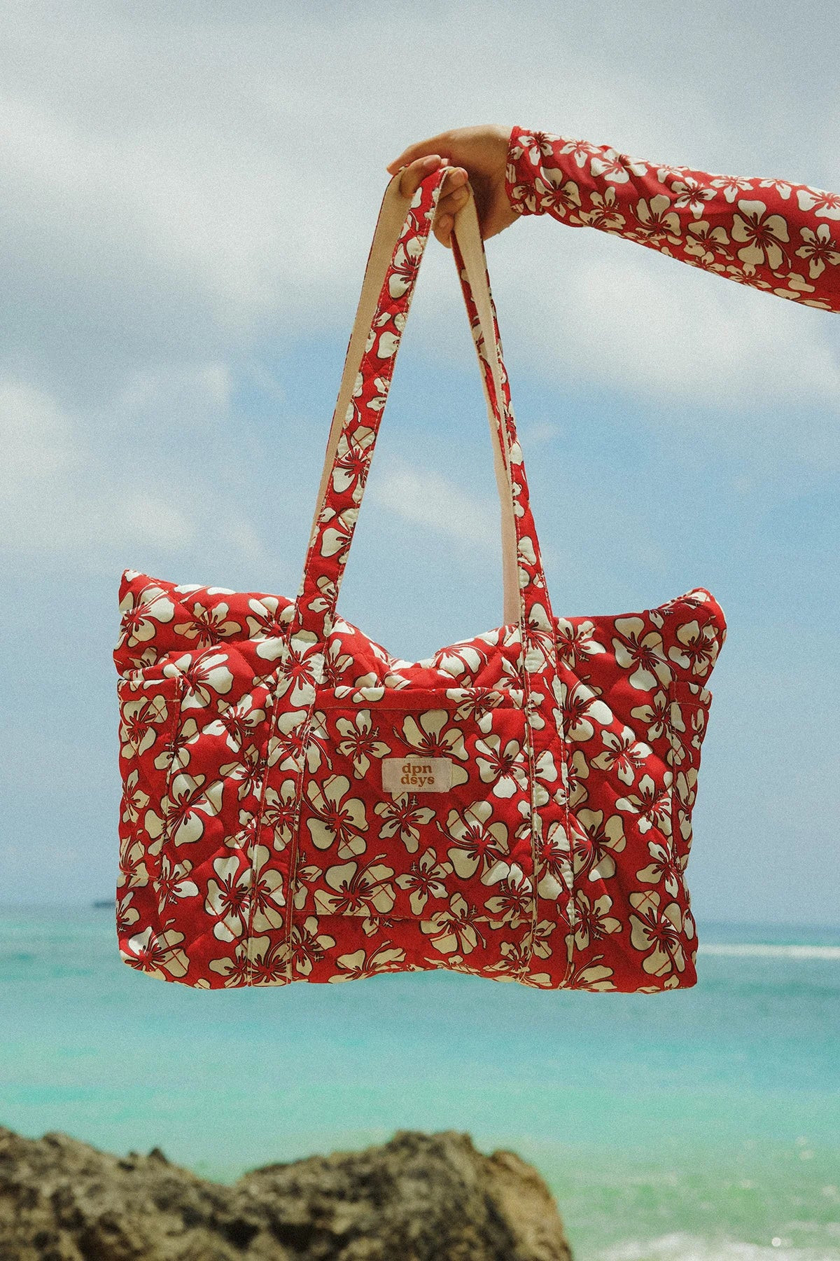 Beach Quilted Totebag | Dippin Daisys (US)