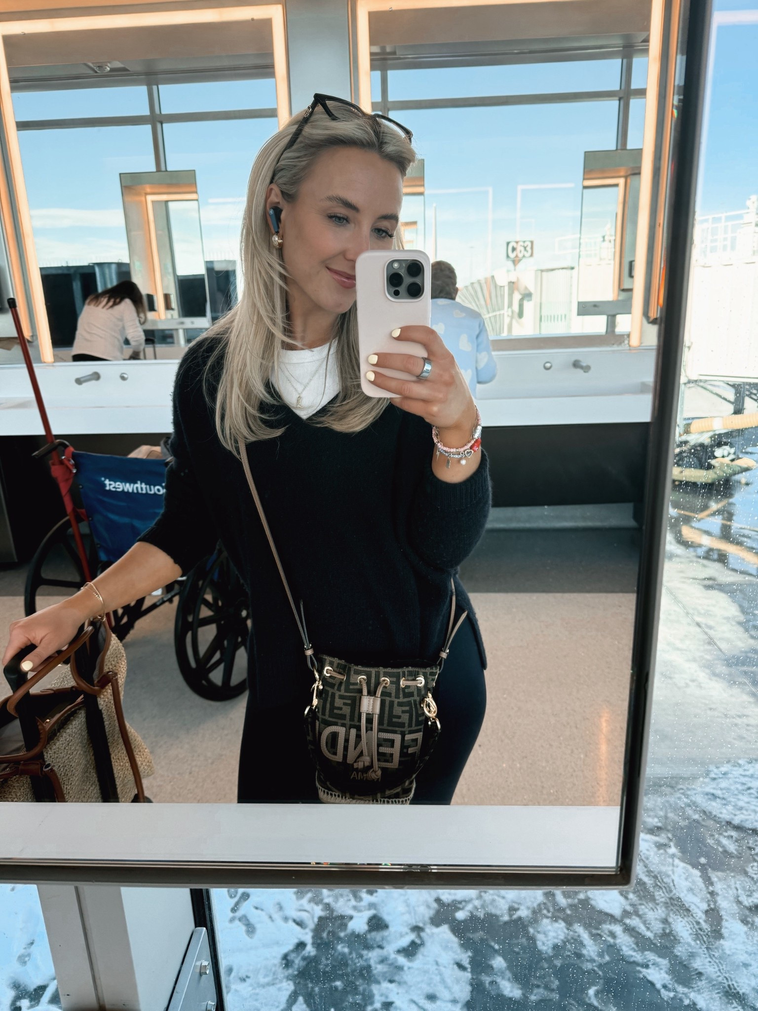 Layover in Denver ✈️

#LTKTravel #LTKdayinmylife #LTKootd