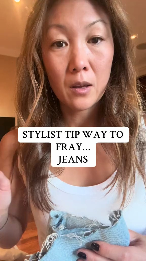 Always looking for efficiency. Easy way to fray. Love these baggy jeans!  #jeanhemming #stylisthack #stylisttipsandtricks #nycstyle #nycstylist #stylistlife #nycmom #momstyle #jeanfray #OOTD #casualstyle #schoolsportsfit #schoolspirit 