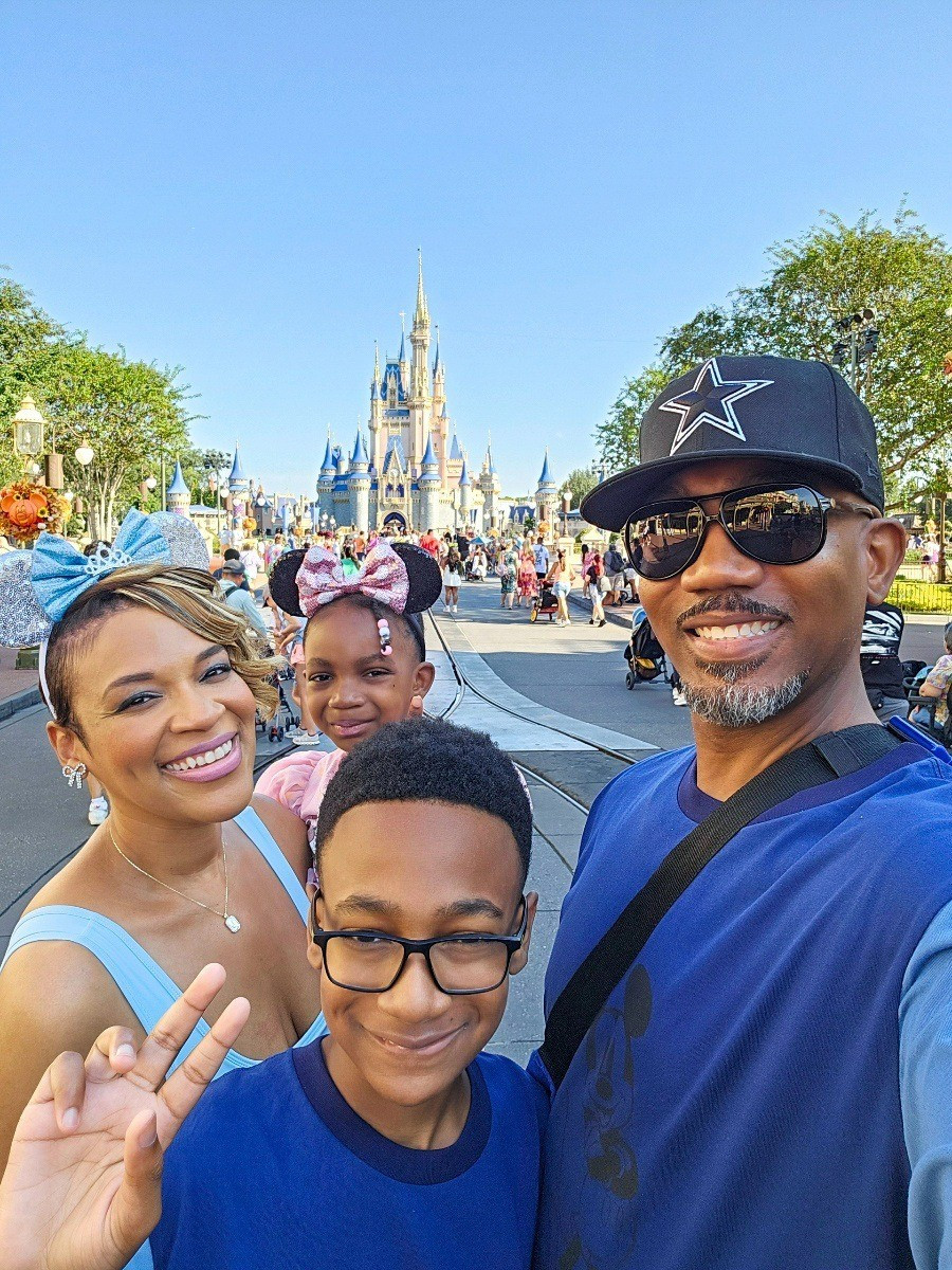 These minnie mouse ears were absolutely PERFECT for our Disney trip. 🩵🩷#DisneyFashion#DisneyLook#DisneyFamily#MinnieEars

#LTKTravel #LTKStyleTip #LTKFamily