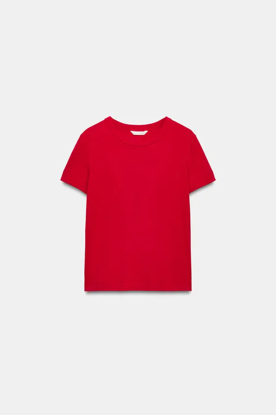 DescriptionColourCompositionMeasurementsModel height: 170 cmSLIM FIT - ROUND NECK - REGULAR LENGT... | Zara UK
