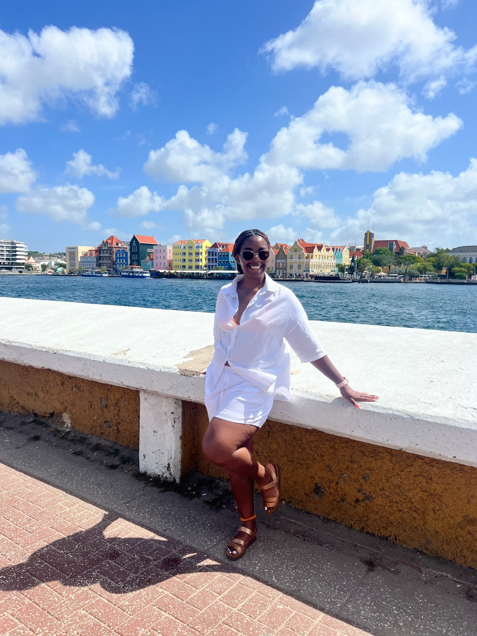 Summer tracking outfit that’s easy and breezy for your next vacation or cruise 