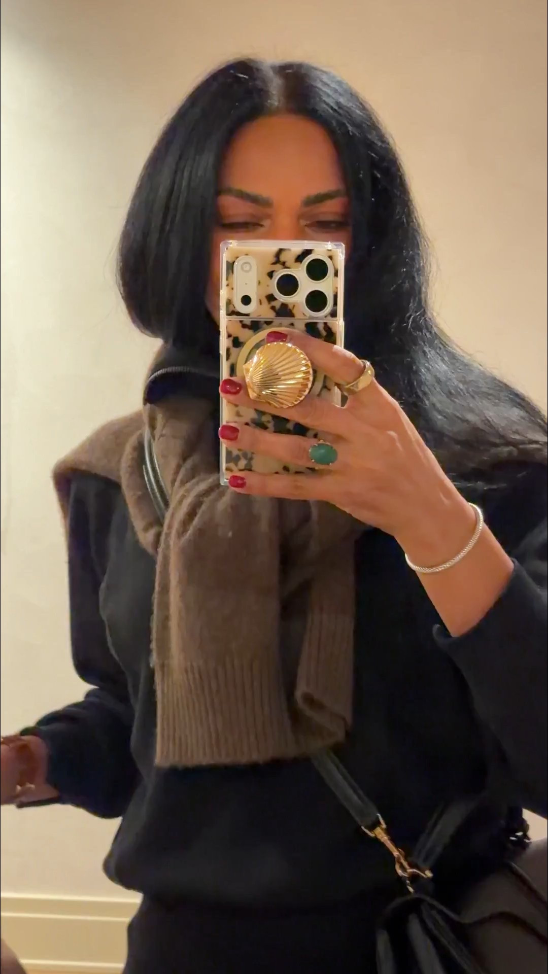 I always travel in a Spanx set. It’s so comfy while still looking elevated! If you know me, you know I’ll find a barrel leg pant whenever possible😂 Use code ANNAGXSPANX for 15% off your first order! 



#LTKdayinmylife #LTKootd #LTKTravel