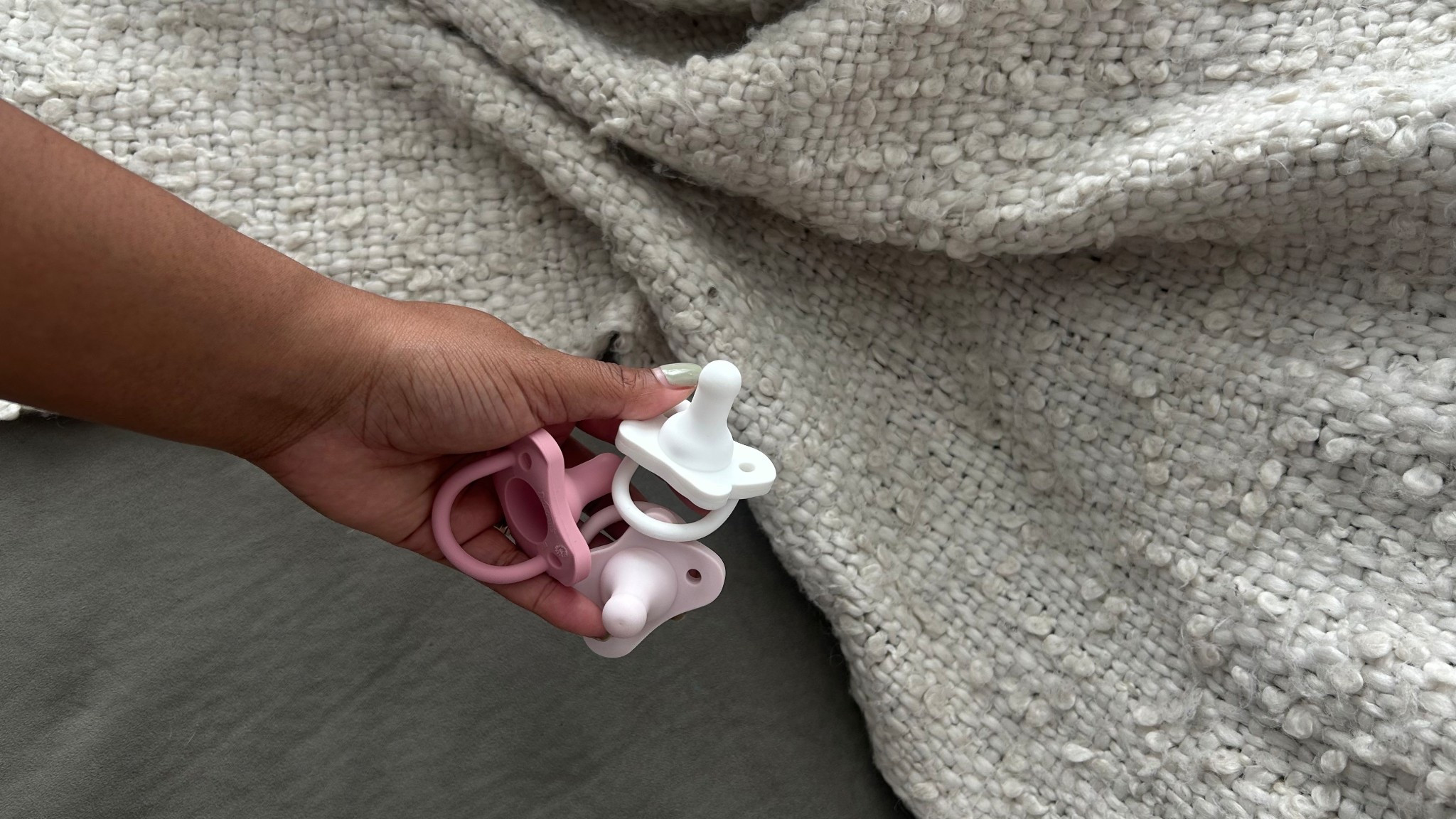 Dr. Browns Happy Paci 


100% silicone - same shape as bottle nipple for easy introduction to pacifier  - BPA free  