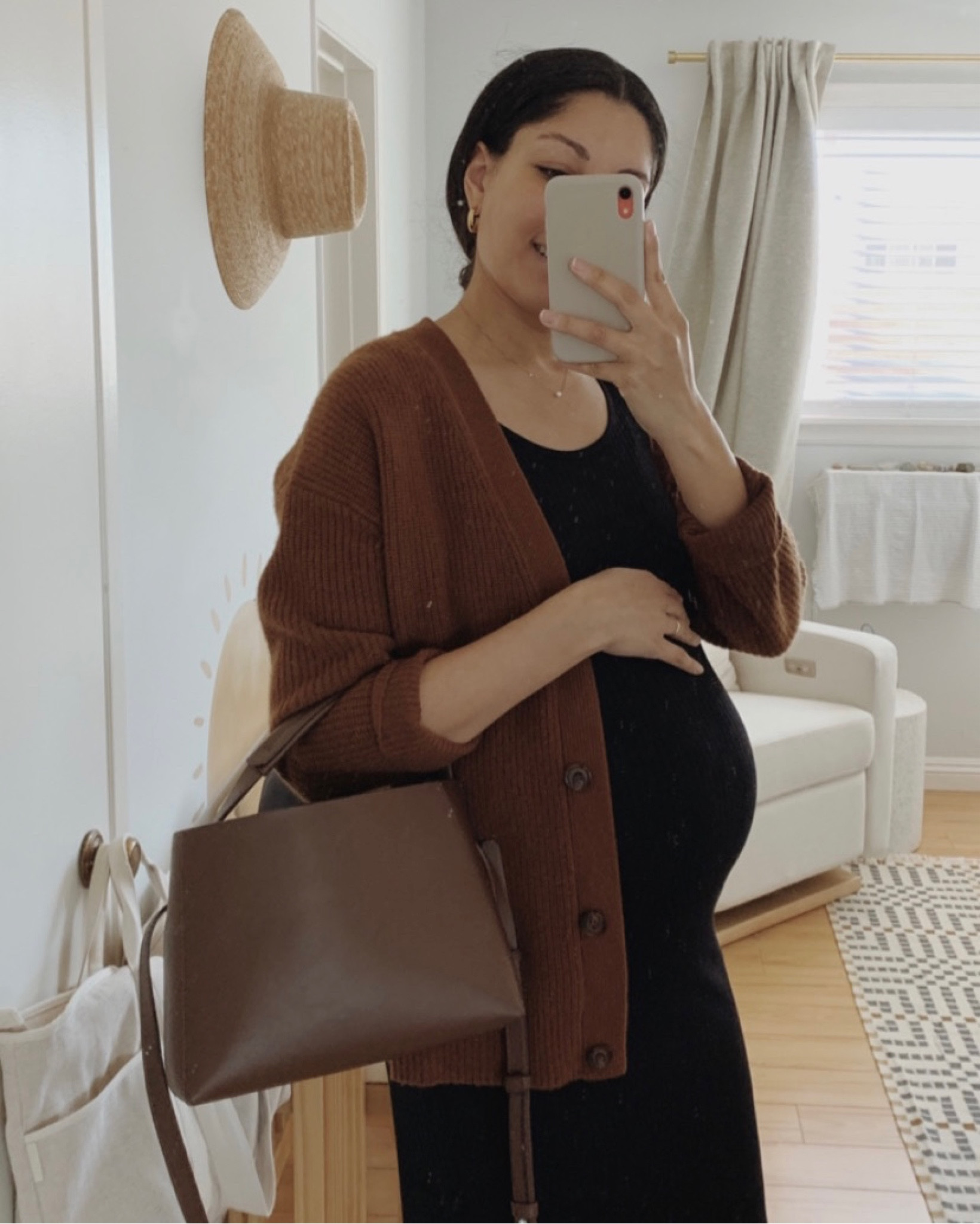 Still bumping around at 9 months.
Get 15% off at Jenni Kayne with my code GINAS15 #jennikaynepartner

#LTKstyletip #LTKbump #LTKitbag