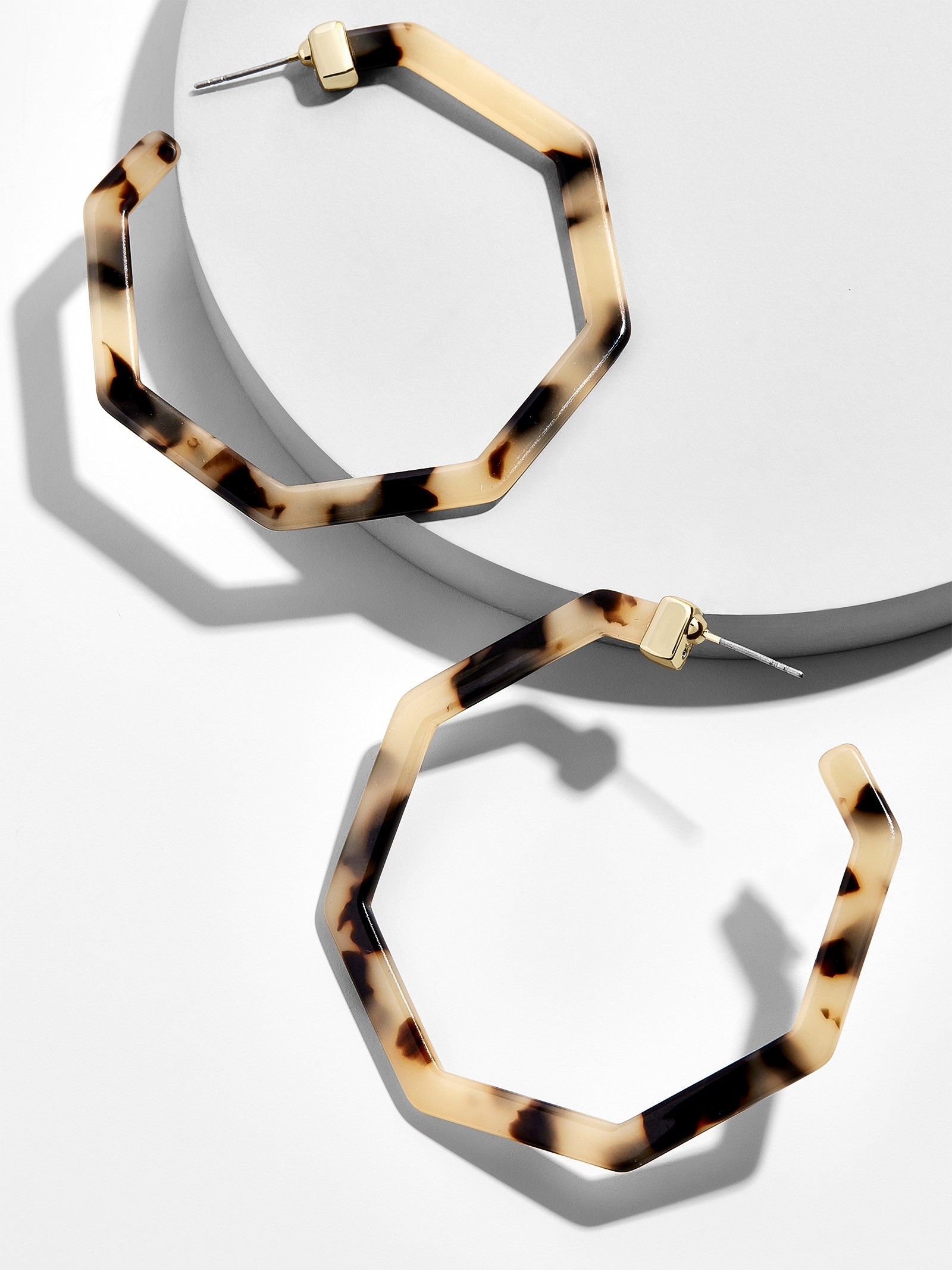 Devri Resin Hoop Earrings | BaubleBar (US)