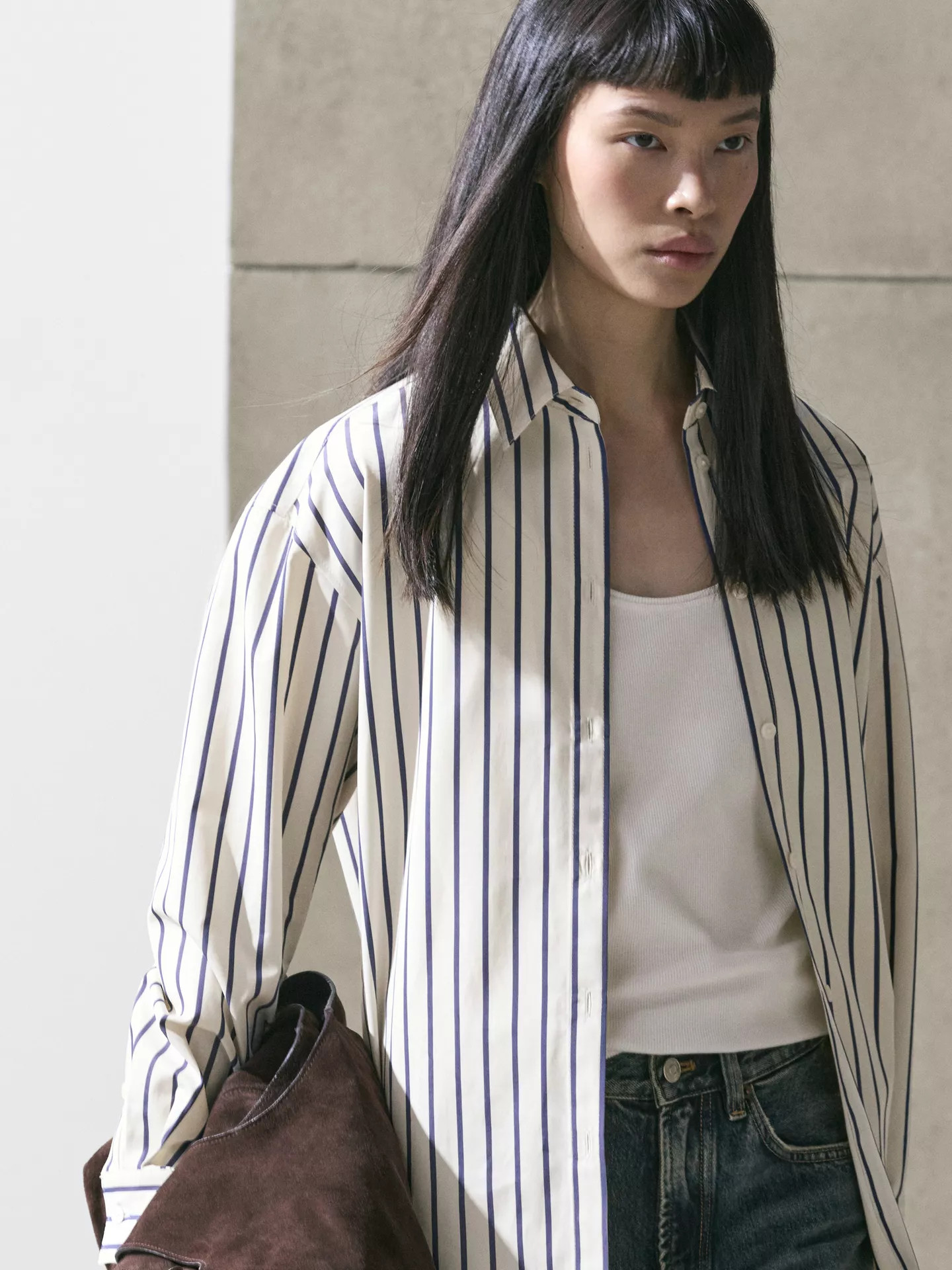 Shirt made of 100% cotton fabric. Long sleeves with buttoned cuffs. Shirt collar. Button-up front. Striped print. | Massimo Dutti UK