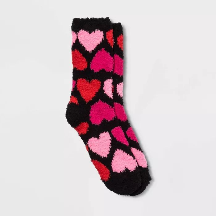Women's Cozy Big Hearts Valentine's Day Crew Socks - Black 4-10 | Target