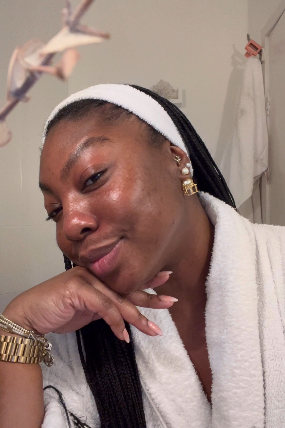 Let’s wind down and do some night time skincare

Products used:
- Moringa cleansing balm @emmahardieskincare 
- Make-up remover @facehalo 
- collagene expert phyto radiance cleanser @gatineau_skincare @facethe_future 
- Cherry dub 5% AHA face mask @fentyskin 
- Treatz cherry lip oil @fentybeauty 
- Glow glycolic Acid toner ‘fresh elements’ @marksandspencerstyle @marksandspencer 
- Revitalising mist @lameruk 
- Discovery set ‘serum, eye cream & rich cream’ @augustinusbader @facethe_future 
- The hydrating infused emulsion @lamer 

Disclaimer: some items featured in this video were PR gifted products.

#skincareroutine #nighttimeskincare #combinationskincare #datingtips #datingandrelationships #singlewomen #girltherapy #selfcareritual #fanciful #romantacizeyourlife @esteelaudercompanies @clarefordepr @b_theagency @tracepublicity @cgc.global

#LTKgiftguide #LTKbeauty #LTKuk