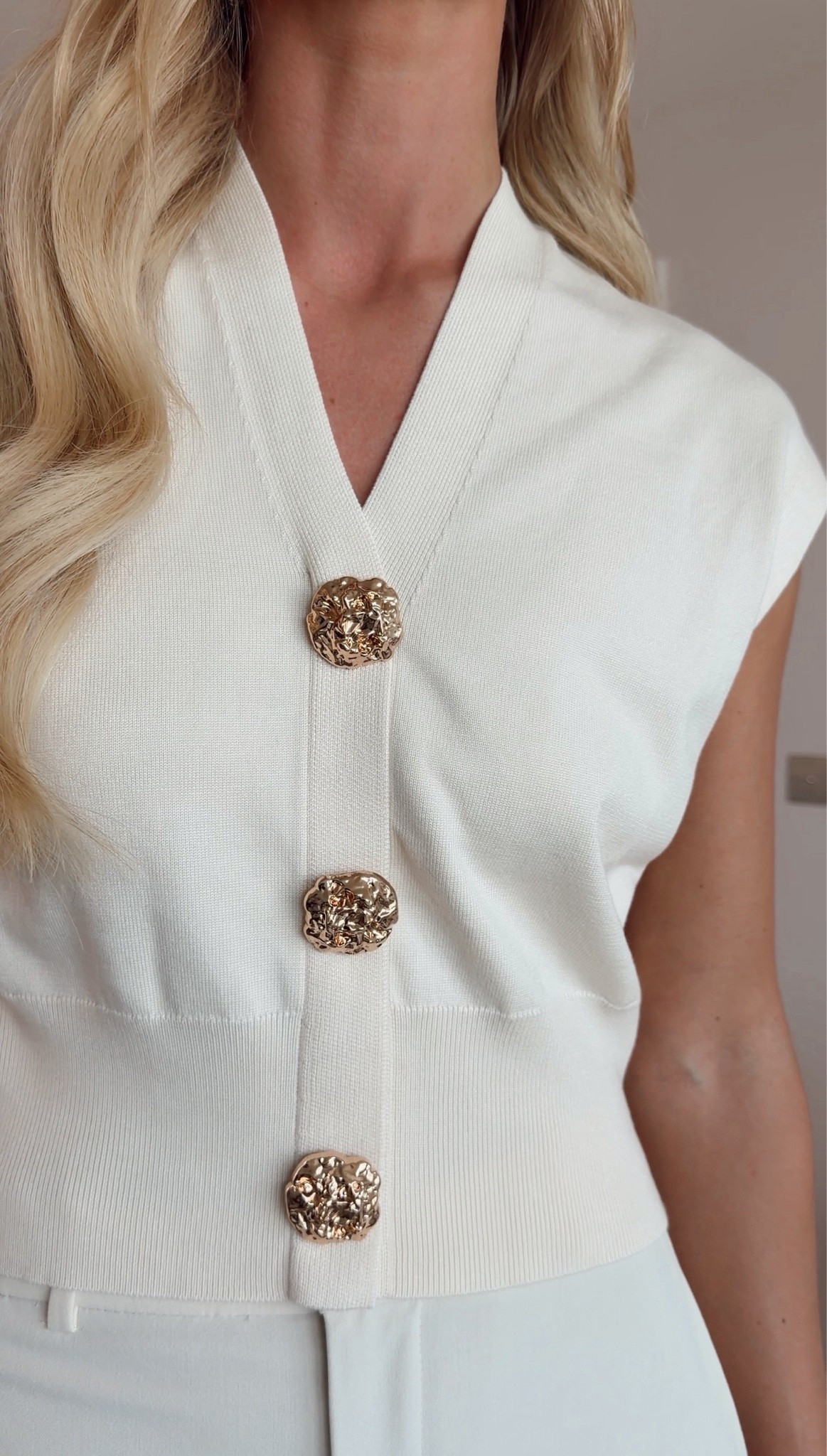 I'm so chuffed with this top. It looks far more expensive than it is, and makes basic outfits look much more elevated and put-togther. I'll be wearing this a lot during summer I think xx
(wearing size small)


|| Quiet Luxury Style, Elevated Basics, Polished Outfits, Summer Wardrobe, Summer Outfits.  

 #LTKuk #LTKsummer #LTKeurope