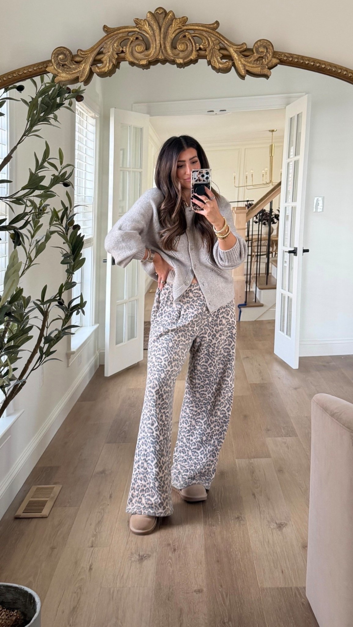 Comfy ootd. Small top and med trousers. Could have done small. Aerie outfit. UGGS 

#LTKmomlife #LTKFindsUnder50 #LTKootd