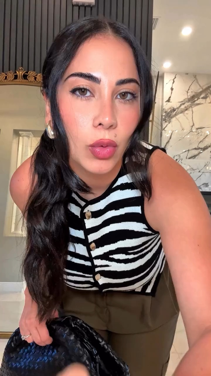 Although we aren’t exactly matching, I’m pretty impressed with my kids outfit choices 👏🏻 @hm @hm_kids 

#familyoutfit #ootd #momsofinstagram