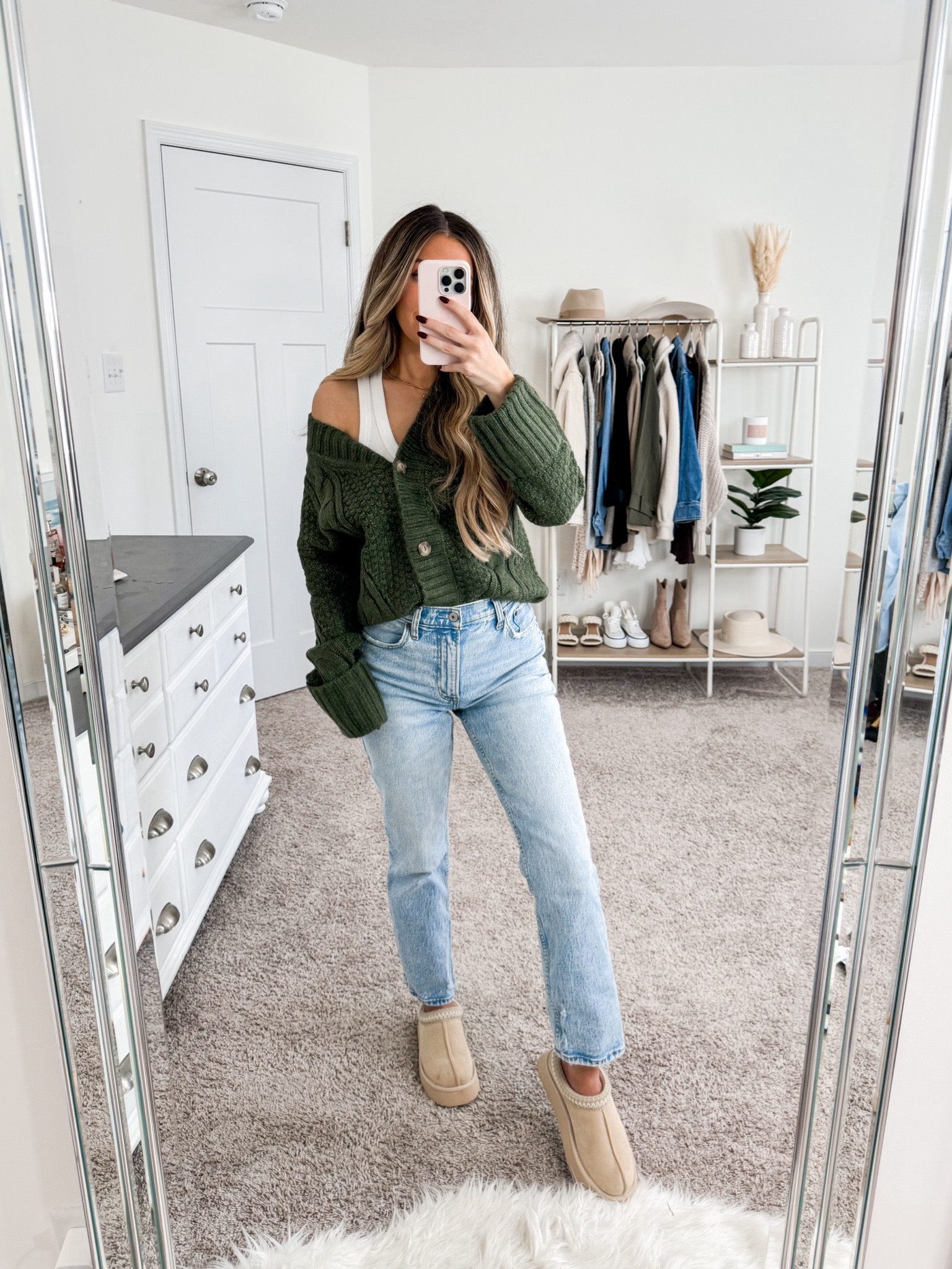 #AbercrombiePartner 20% off sale on sweaters & sweatshirts 🤍 @abercrombie #ad 
+ cardigan: xs 
+ jeans: 25 extra short for a cropped length 

#LTKSaleAlert #LTKSeasonal #LTKFindsUnder100