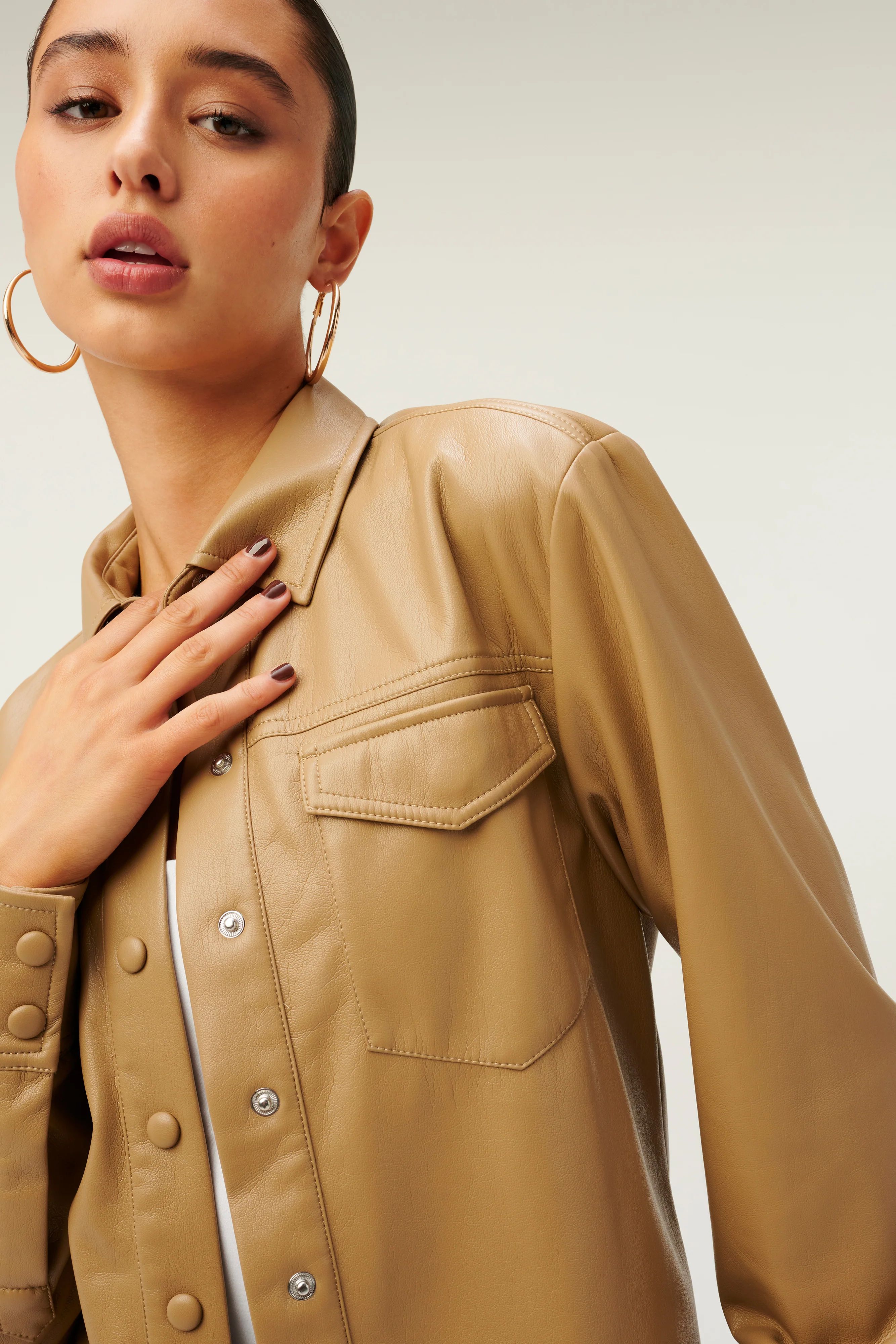 FAUX LEATHER UTILITY SHIRT | WARM CARAMEL003 | Good American