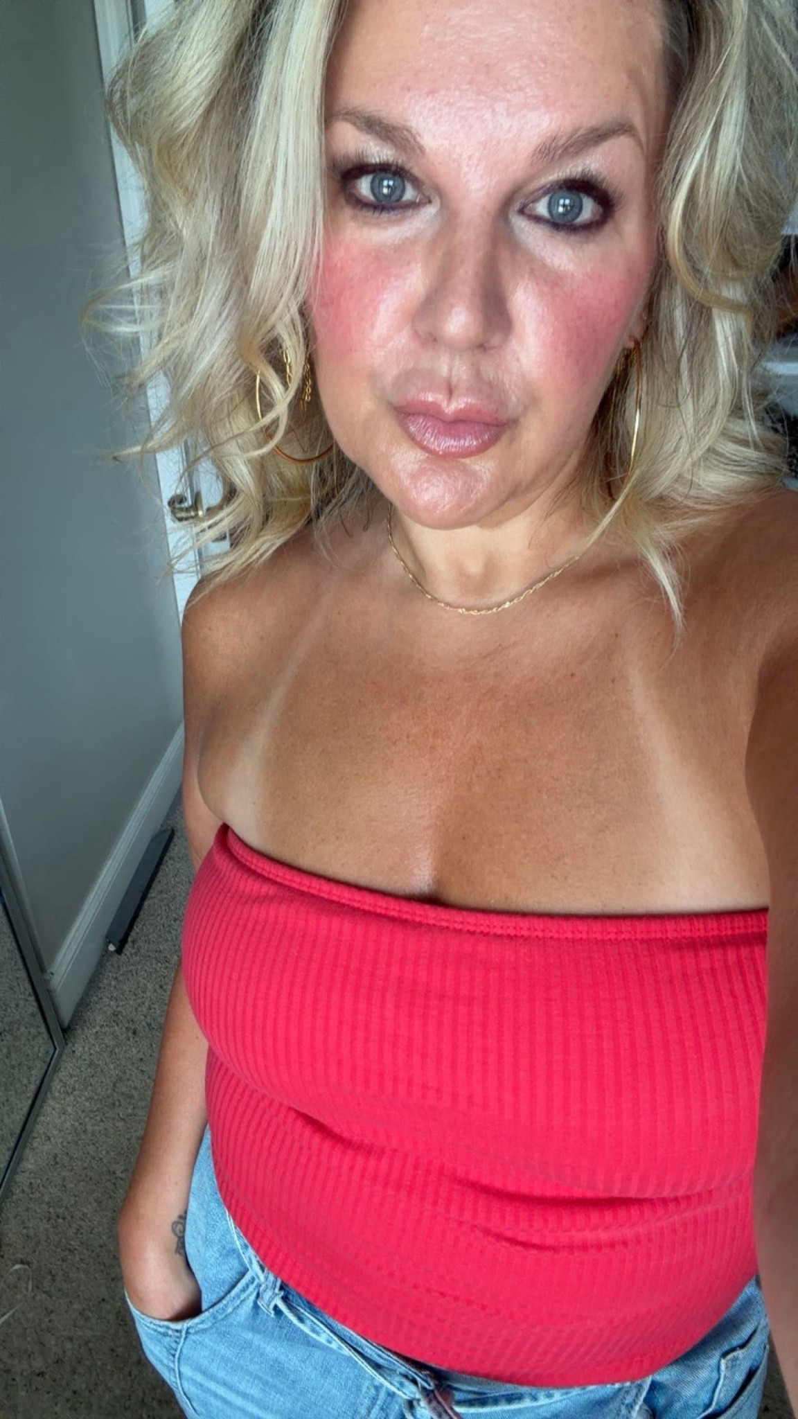 ☀️ Hot temps call for simple staples.

This ribbed tube top from Old Navy is one of those pieces I’ll be wearing on repeat all summer. Paired it with my favorite Liverpool jeans from Charlie Boutique for an easy look that works from errands to dinner.

Everything is linked in my LTK! ❤️👖

#LTKStyle #LTKSummer #OldNavyStyle #LiverpoolJeans #CharlieBoutique #SummerStyle #CasualChic #EverydayFashion #Over40Style #FashionOver40 #CharlestonWV #OOTD