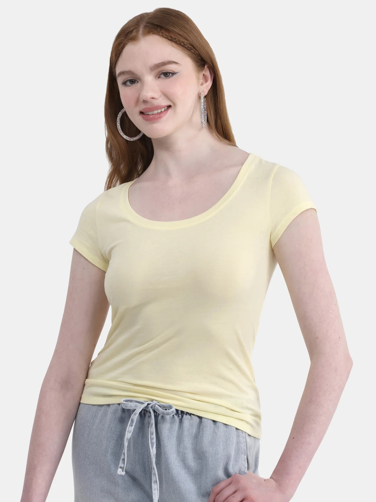 No Boundaries Scoop Neck Tee with Short Sleeves, Women's - Walmart.com | Walmart (US)