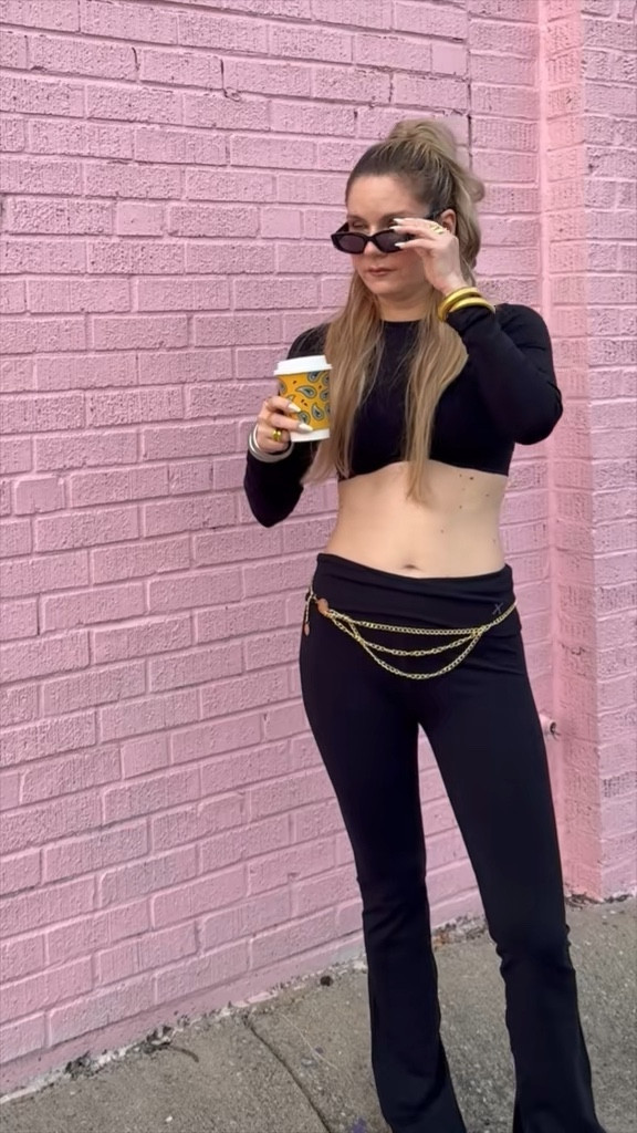 I wear #SavagexFenty outside. Show stopper 😎