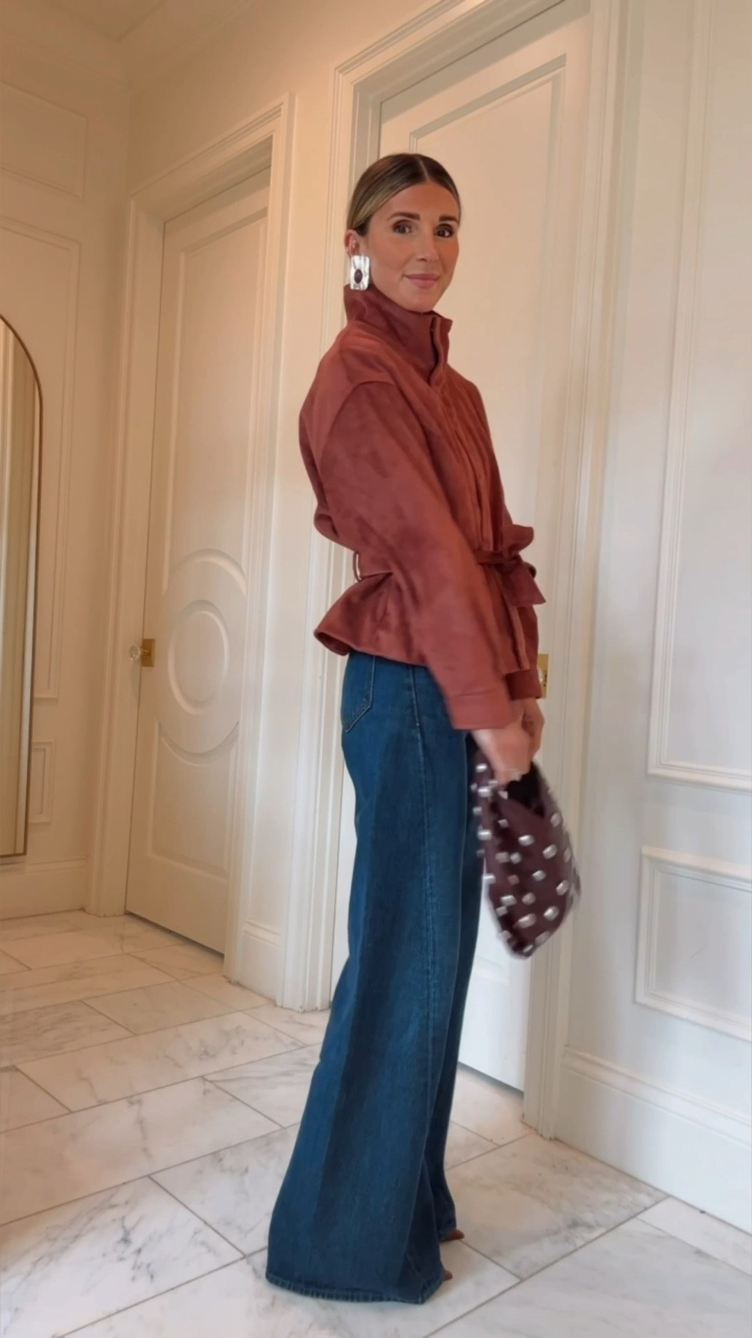 How I’m styling this suede blazer! I’m 5’7 wearing size small in the blazer and size 24 in the jeans, size down one size. 

#LTKootd #LTKSeasonal