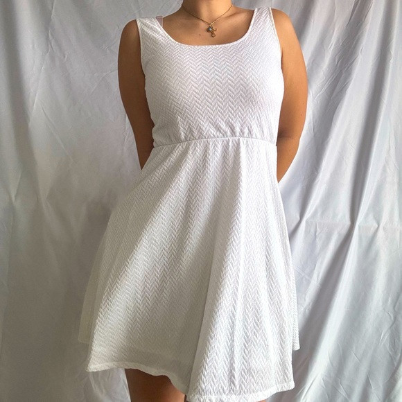 MOSSINO White Flowy Dress | Poshmark