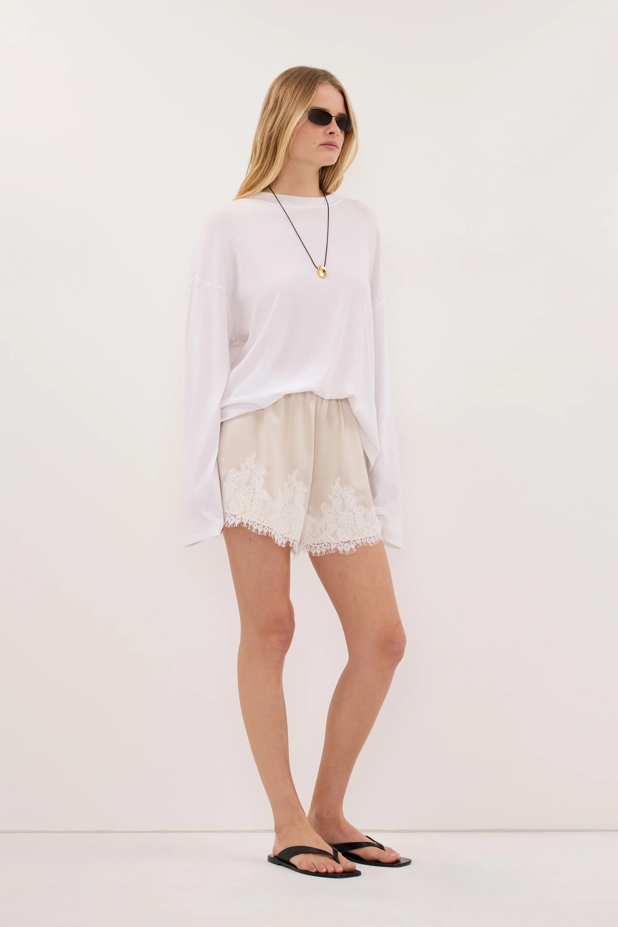 SELENE OYSTER SATIN SHORT | DISSH