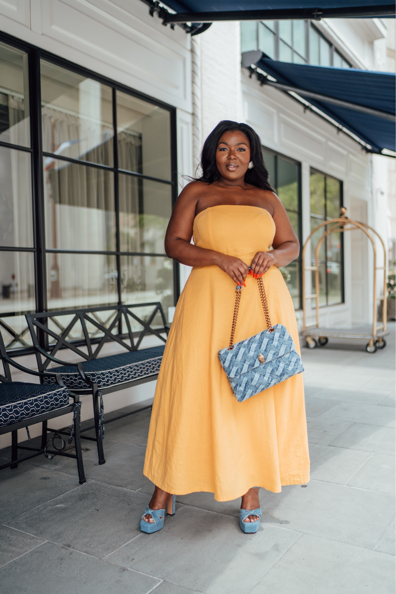 🇭🇹Rad sa bèl anpil. Li gen pòch epi li fèt ak yon twal lejè. Li disponib nan 3 koulè, jòn, blan oswa nwa. Klike sou lyen an pou w ka jwenn tout detay.🇭🇹