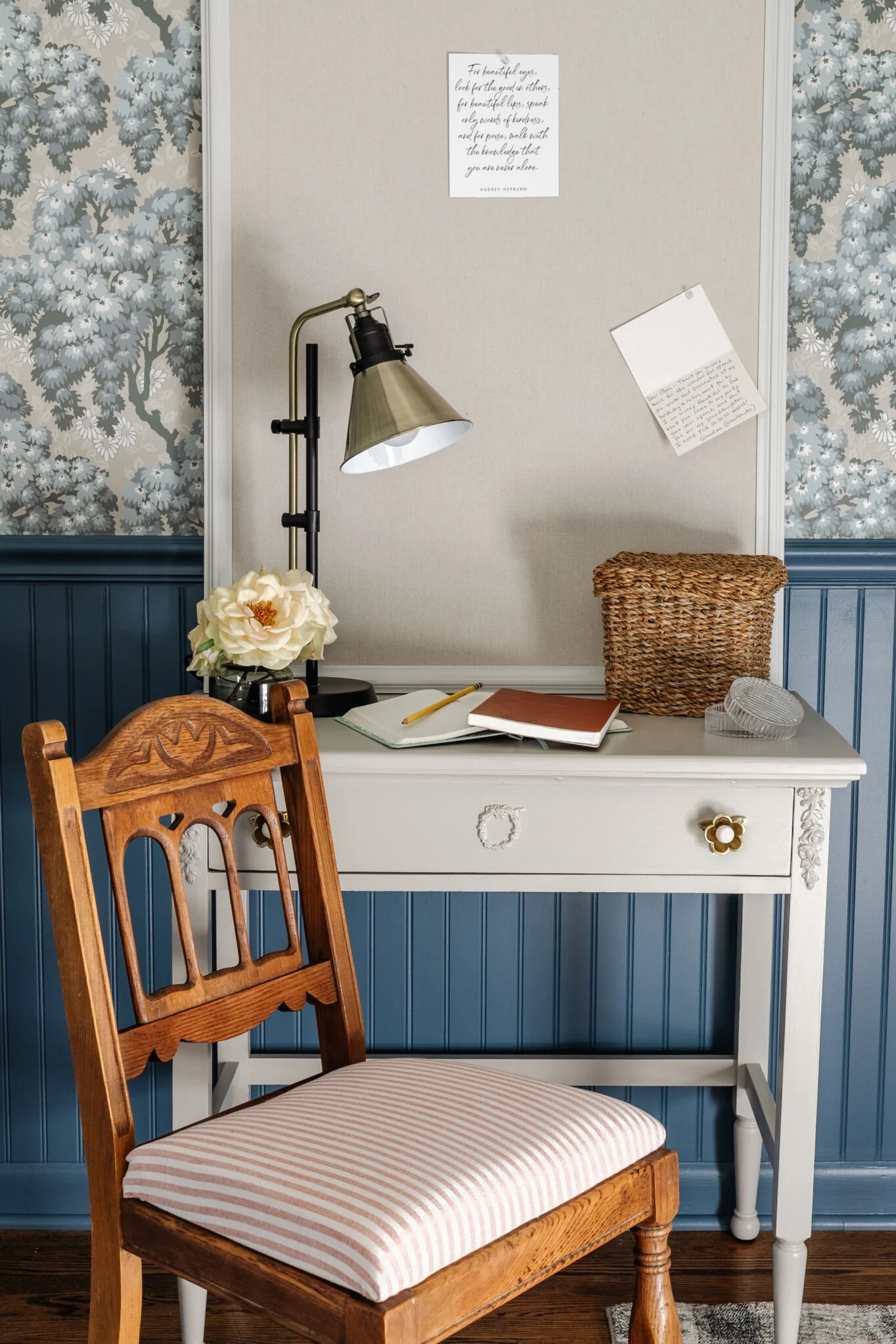 Our daughter’s room makeover! We diy’d this Vintage Bedroom Desk and Chair. See our blog blesserhouse.com for more details!

#GirlsRoom #ColonialDecor #VintageStyle #Swedishdecor #Wallpaper #preteen #VintageDeskAndChair #vanity #MemoBoard #GirlsRoomIdeas #DIY
#KidsDesk #KidsRoom 

#LTKhome #LTKkids