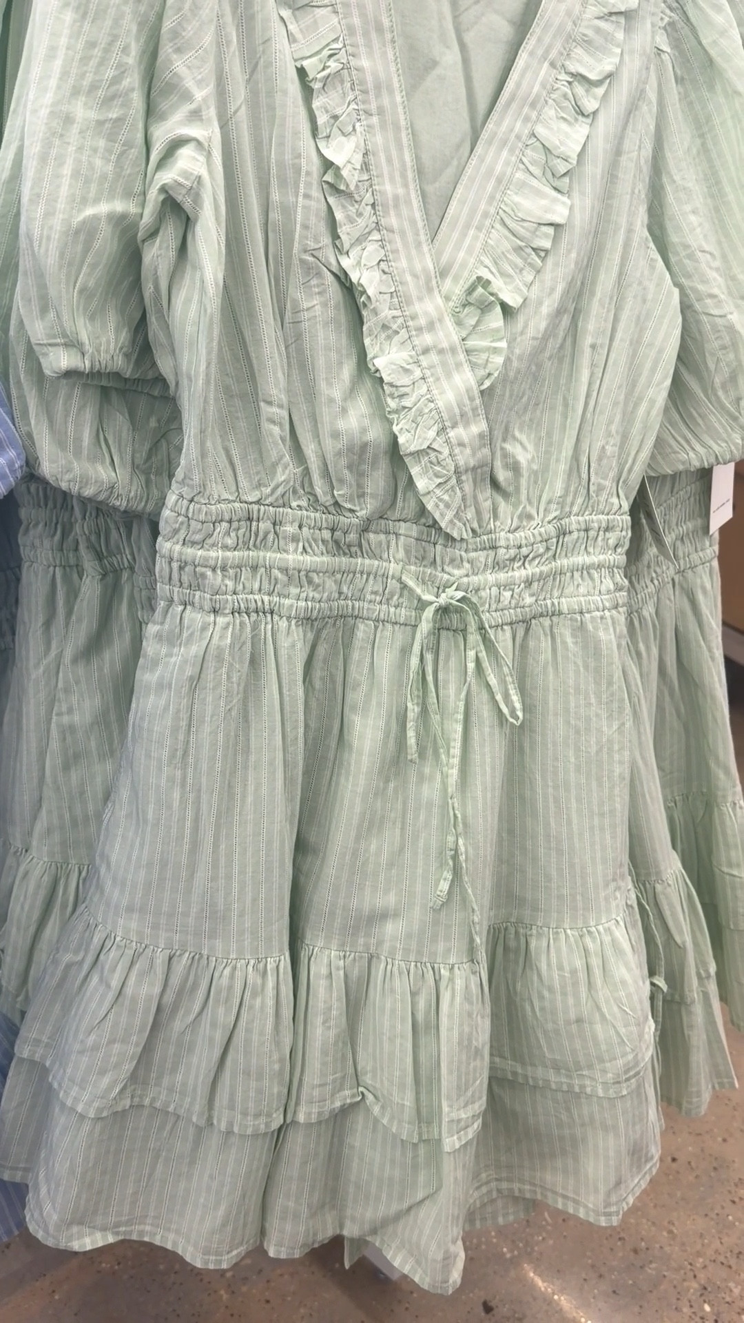 Spring and summer mini dress for women that’s lightweight, flattering, and easy to style for everyday wear, brunch, vacations, or warm weather outings. This casual mini dress is one of those throw-on-and-go outfits that works with sandals, sneakers, or wedges all season long. Perfect affordable spring outfit idea and summer dress staple for your wardrobe! #springdress
#summerdress
#womensdress
#minidress
#casualdress
#warmweatheroutfit
#springoutfitideas
#summeroutfitideas
