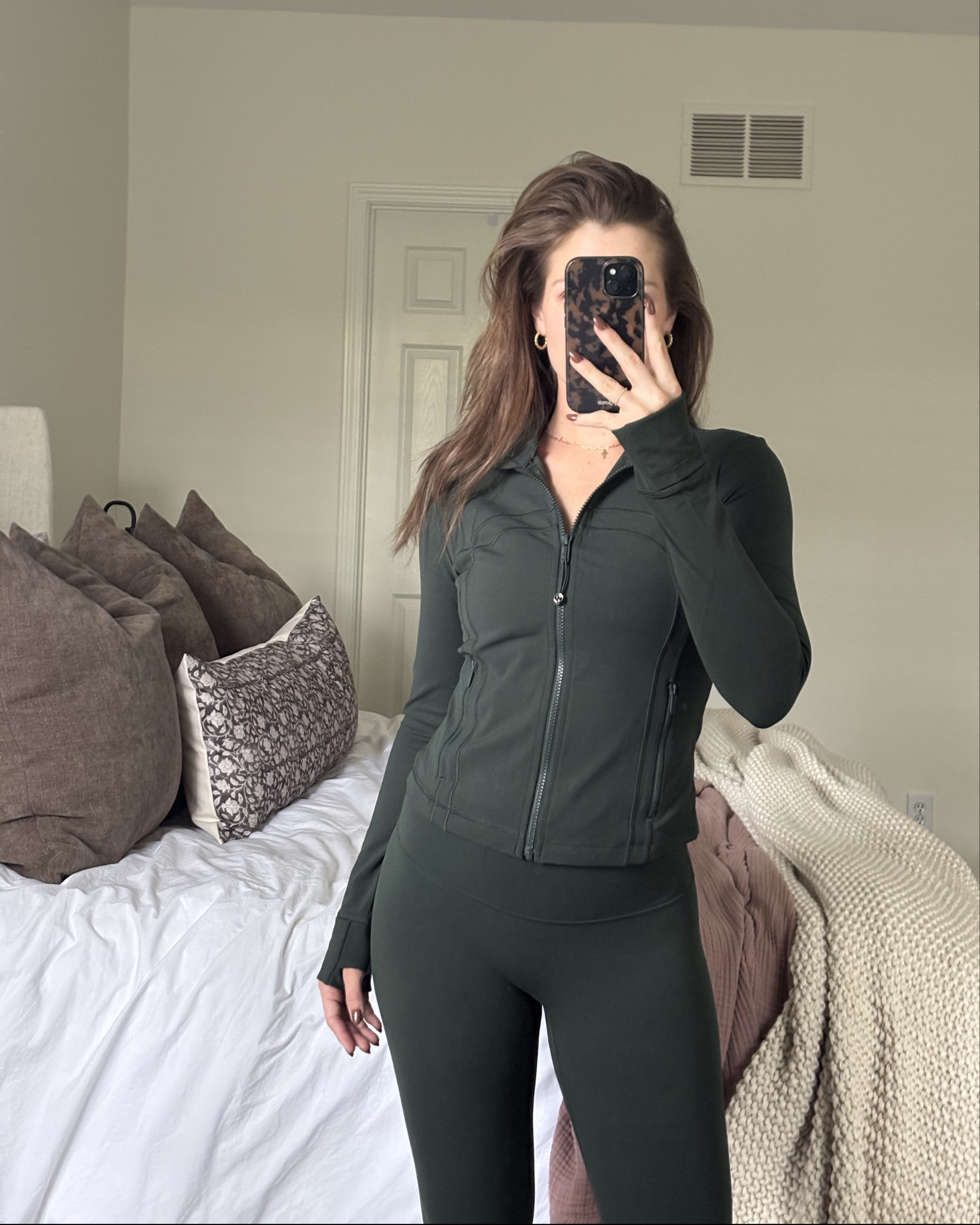 This green set for fall and Christmas time ☕️🌲✨

#LTKActive #LTKFindsUnder100 #LTKStyleTip