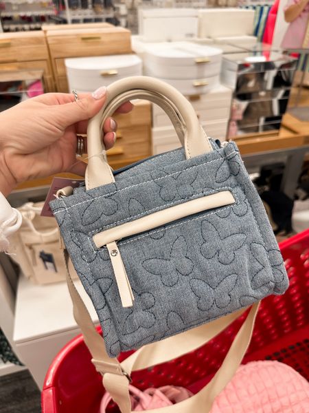 New under $20 butterfly purse at Target

#LTKfindsunder50 #LTKitbag #LTKMostLoved