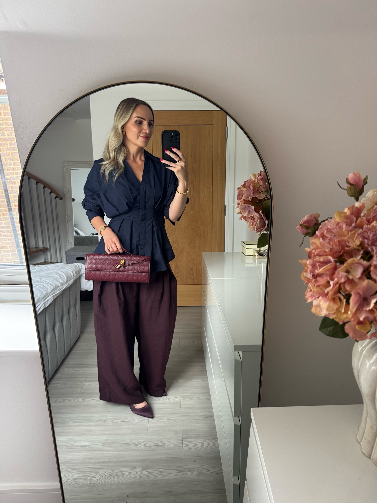 An autumn outfit idea, perfect for an hourglass figure, that can take you from desk to date night 🫶🏼

I’m wearing a size 10 in the shirt and a size 12 in the trousers (would probably order a size 10 in the trousers if ordering again

#LTKautumn #LTKdatenight #LTKworkwear