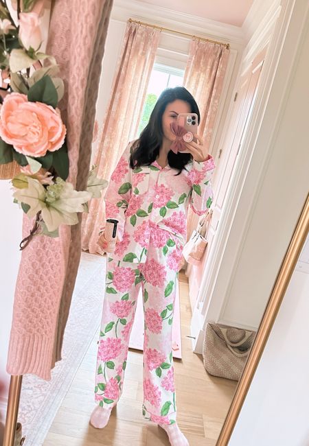 These soft pink hydrangea pjs sold out so fast at Anthropologie but I found them in stock at another retailer! Run before they’re gone again!! Fit TTS - wearing a Small. 

Spring intimates
Hydrangea pajamas
Spring pajamas
Summer pajamas 
Girly gift 

#LTKGiftGuide