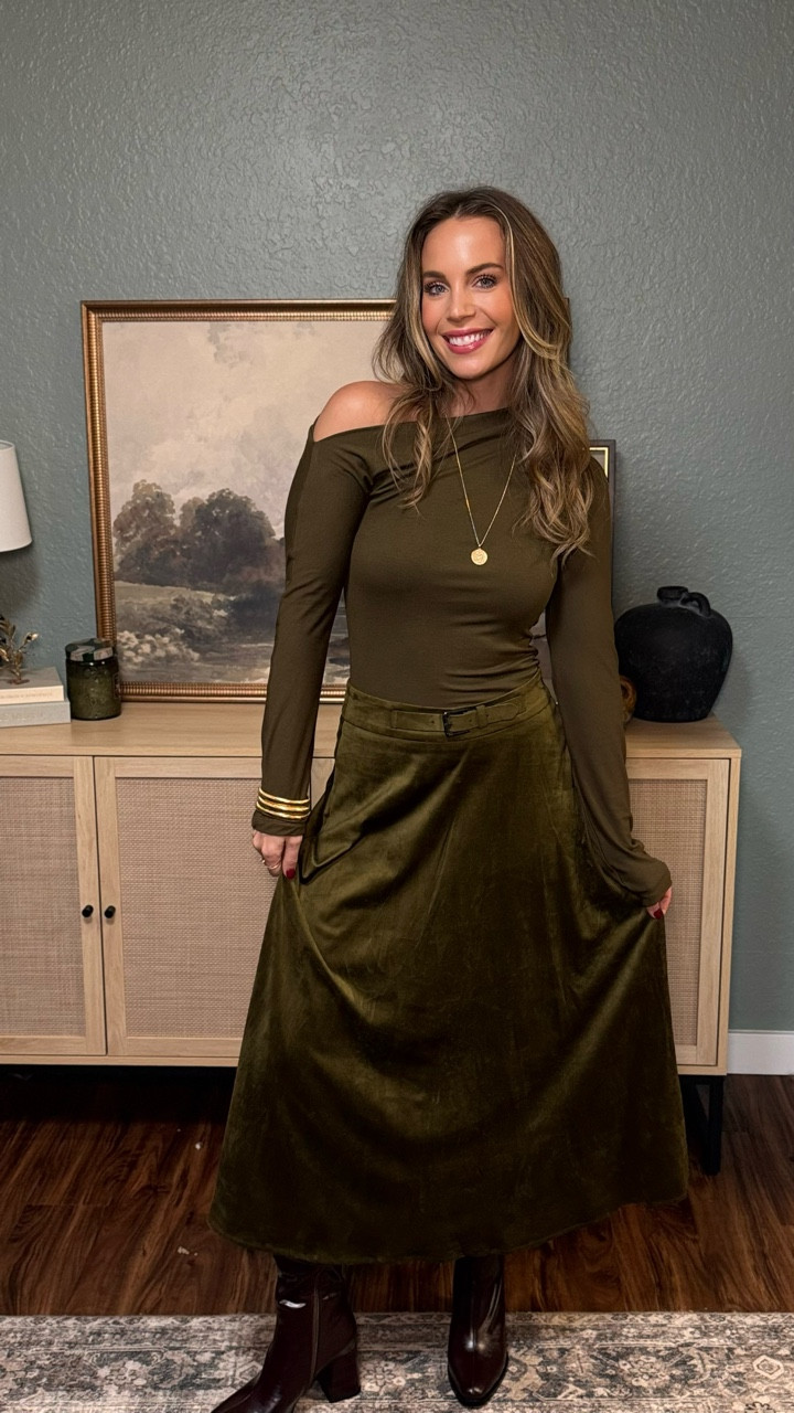 Holiday outfit from @commense.official 🤍Get 12% off your first order w/ code cerellabontemps_12 🤩 

Comment SHOP to get these links directly to your DMs!

#commense #commensefam #ootd #grwm #grwmoutfit #fashionaddict #holidayoutfit #holidayoutfitinspo