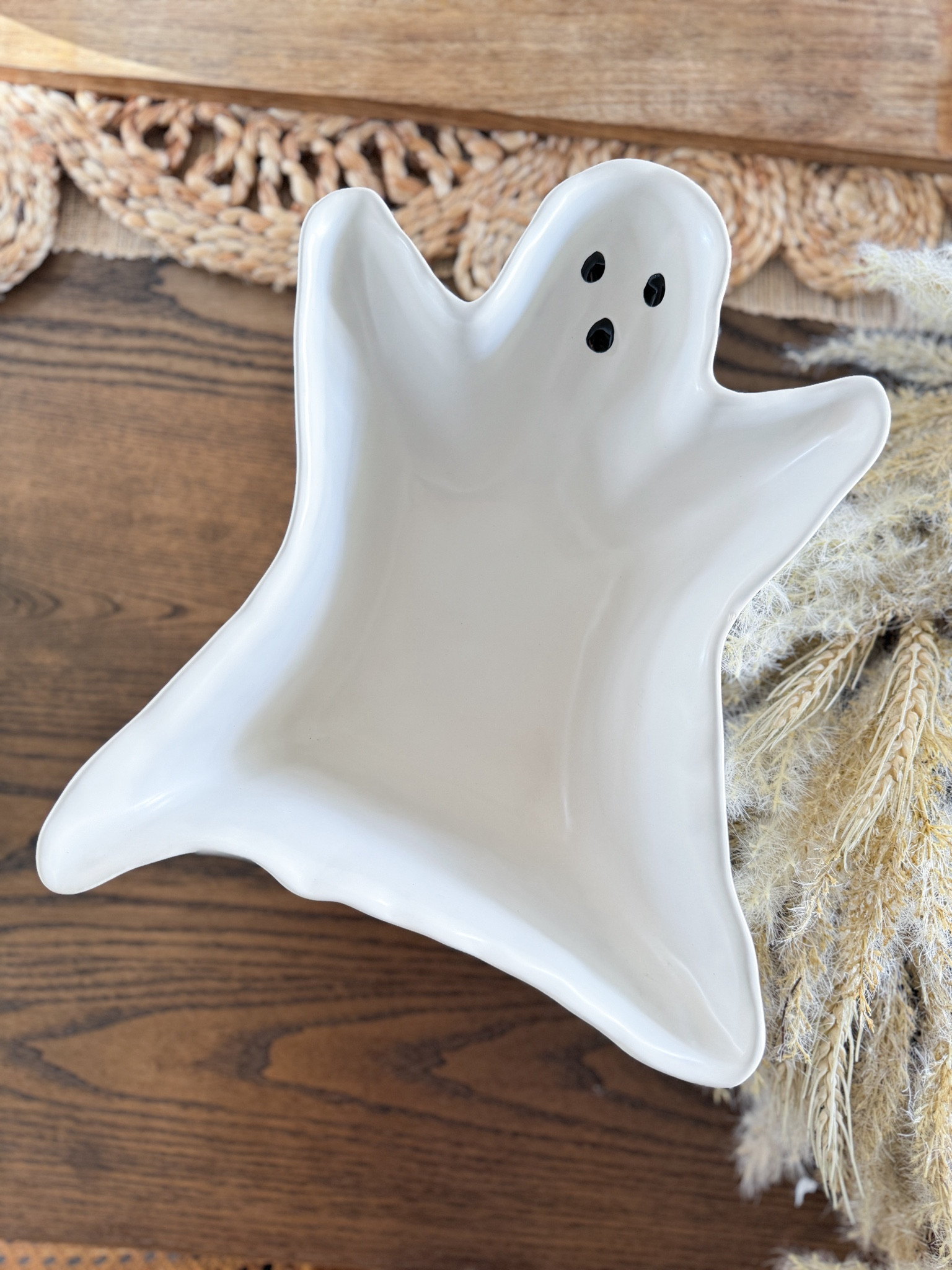 I couldn’t pass up this adorable ghost candy dish. 

Ghost Candy Dish - Ghost Chip Dish - Halloween Party - Entertaining - Pottery Barn Halloween - Gus the Ghost 

#ghost

#LTKSeasonal #LTKParties #LTKHome