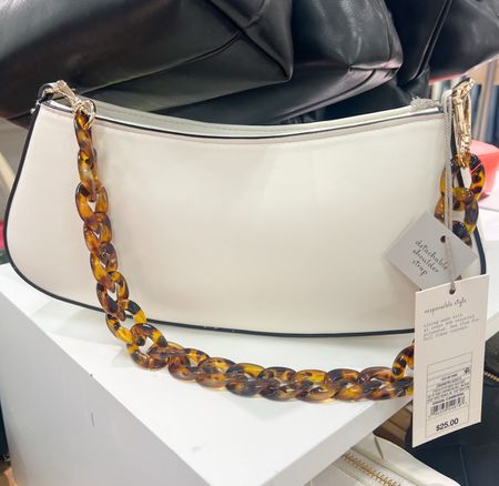 
Target shopping yesterda! This purse cough my attention. The chain strap is super trendy and cute. Target bags, Follow me for more style ideas!  BrandiKimberlyStyle 

#LTKitbag #LTKstyletip