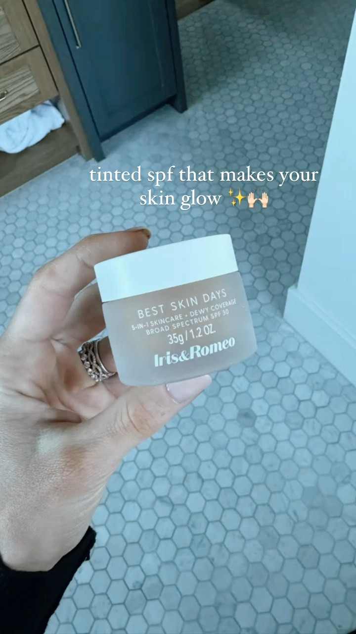 the best tinted spf! ✨ gives your skin the most natural glow! i wear shade 7


#spf #beauty #sephora #sephorafind

#LTKbeauty
