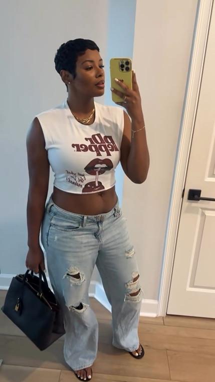 Cute casual look! 

Height: 5’8