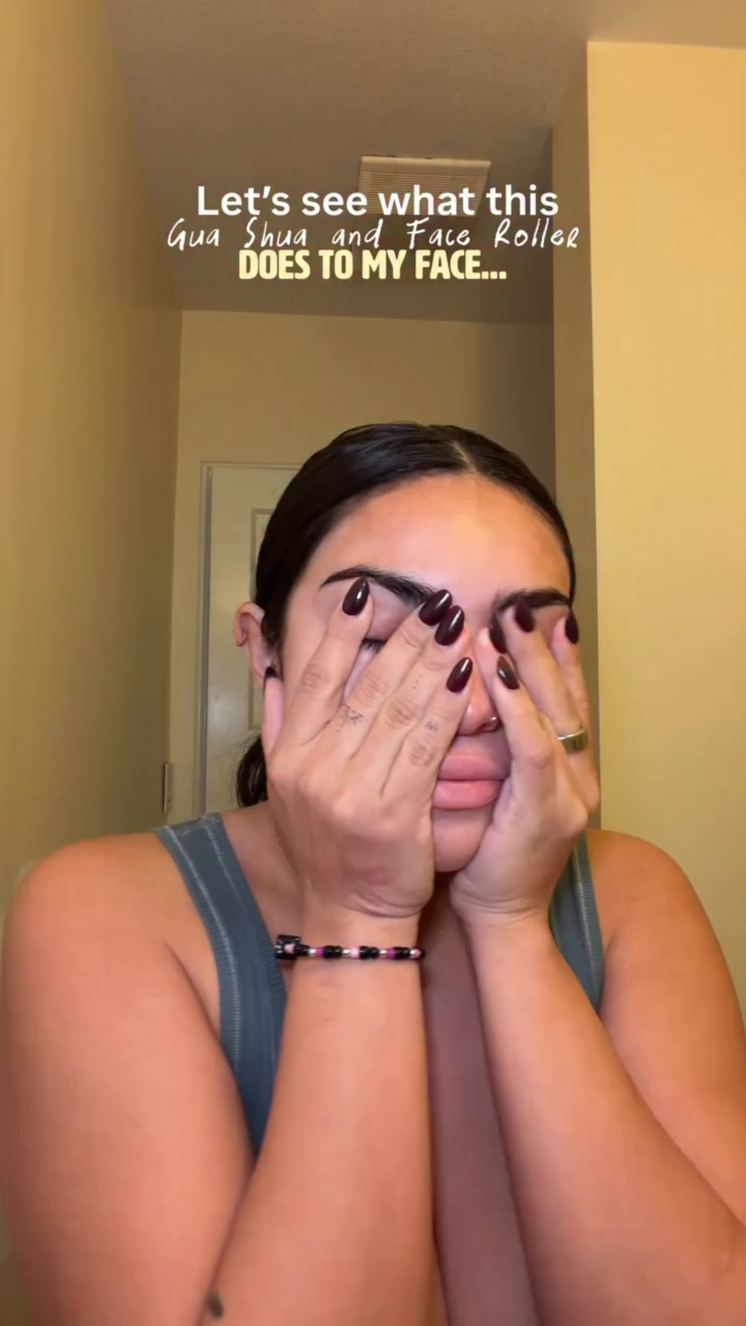 Thanks to @yeamon_beauty for giving me my first Gua Shua I’ve always wanted to incorporate this in to my morning routine 🫶🏼

And the facial roller feels 👌🏼

2026 is about leveling up skincare 🥲 

#momlife #skincare #guasha #glowyskin #puffiness