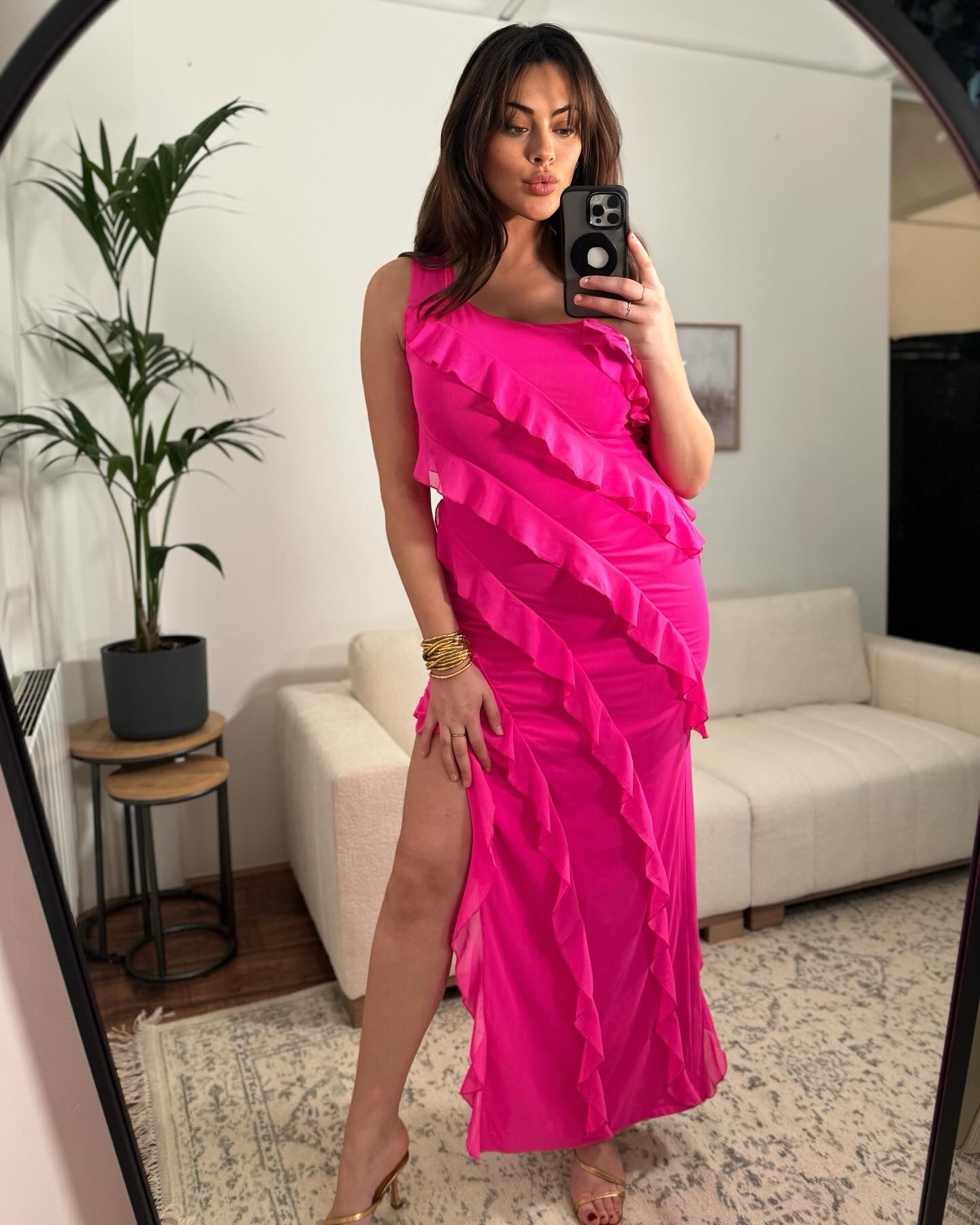 And on Wednesdays we wear pink 💖 @silkfred

#selflove #bodypositivity #ootd #fashion #midsizefashion #fashionmodel #curvemodel #instafshion #love #midsizemodel #silkfred #weddingguestoutfit #dresses #summerdress