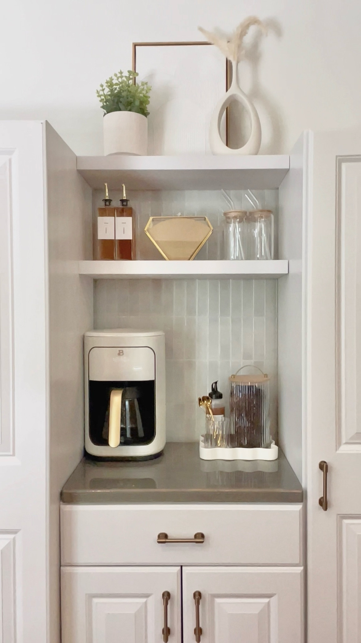 Simple touches, cozy vibes. ✨
Just finished styling our coffee nook with some favorite Amazon + Target finds—linked everything I could because I know you’ll ask!

#coffeecorner #targetfinds #amazonhome #cozyminimalist #kitchenstyling #amazonfinds #amazonmusthaves #targetstyle #hearthandhand #coffeestagram #coffeeathome 

#LTKStyleTip #LTKFindsUnder50 #LTKHome