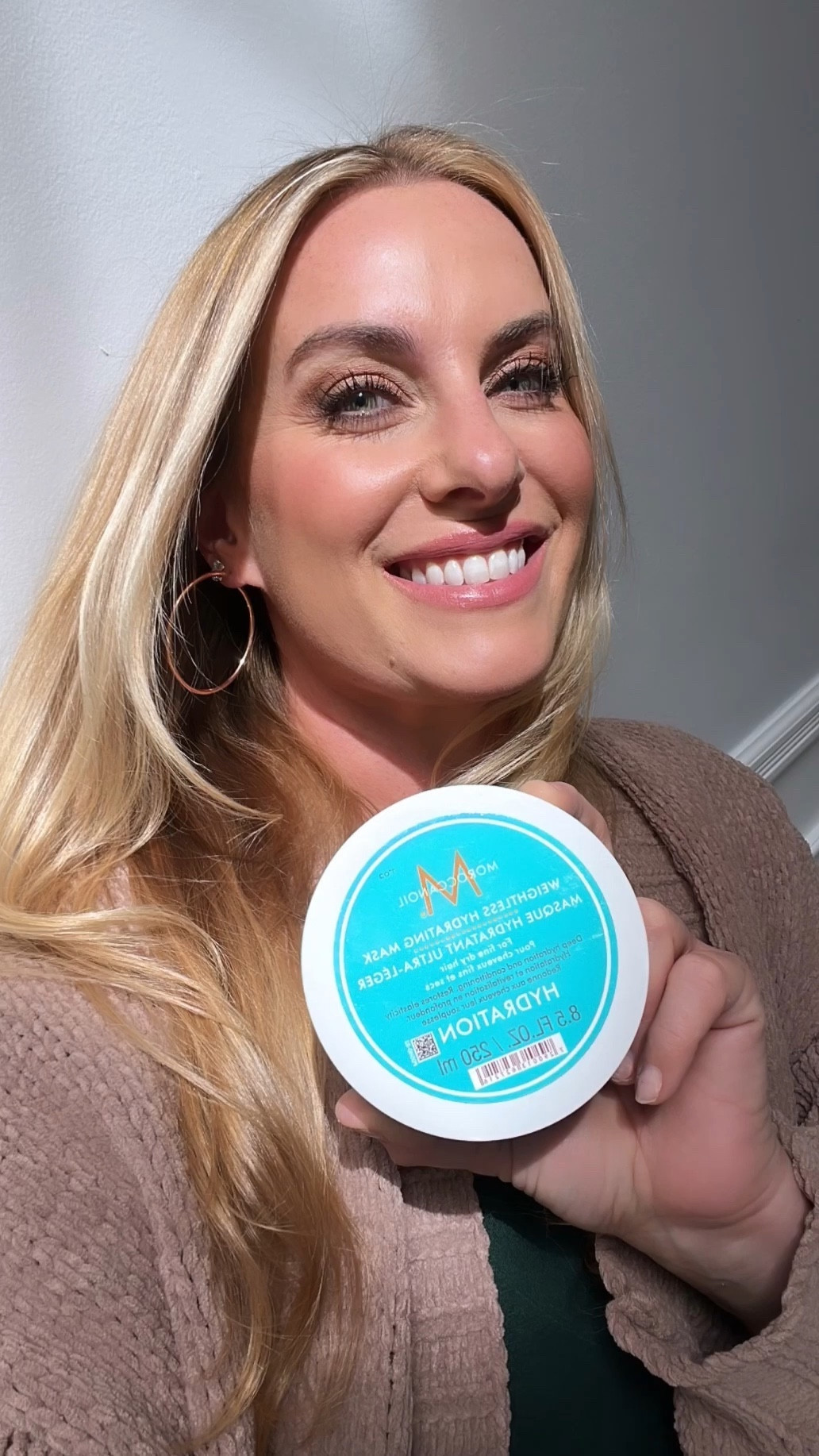 HI! I have decided to do the 12 days of Christmas for my favorite products. Let’s start with #12… Morrocan Oil Weightless Hydrating Mask. It is MADE FOR FINE HAIR! Are you kidding me !!! How many time do my ladies with fine hair feel like their hair looks like a greasy mess after a conditioning treatment? 👋🏻 for real! 

This is the only treatment that gives me bouncy, shiny, hair without weighing it down. It restores hydration while deep conditioning AND on top of that it smells heavenly!! 

**the one I am showing is the 8.5/250ml size**

#haircare #products #shopping 

#LTKbeauty #LTKGiftGuide #LTKstyletip