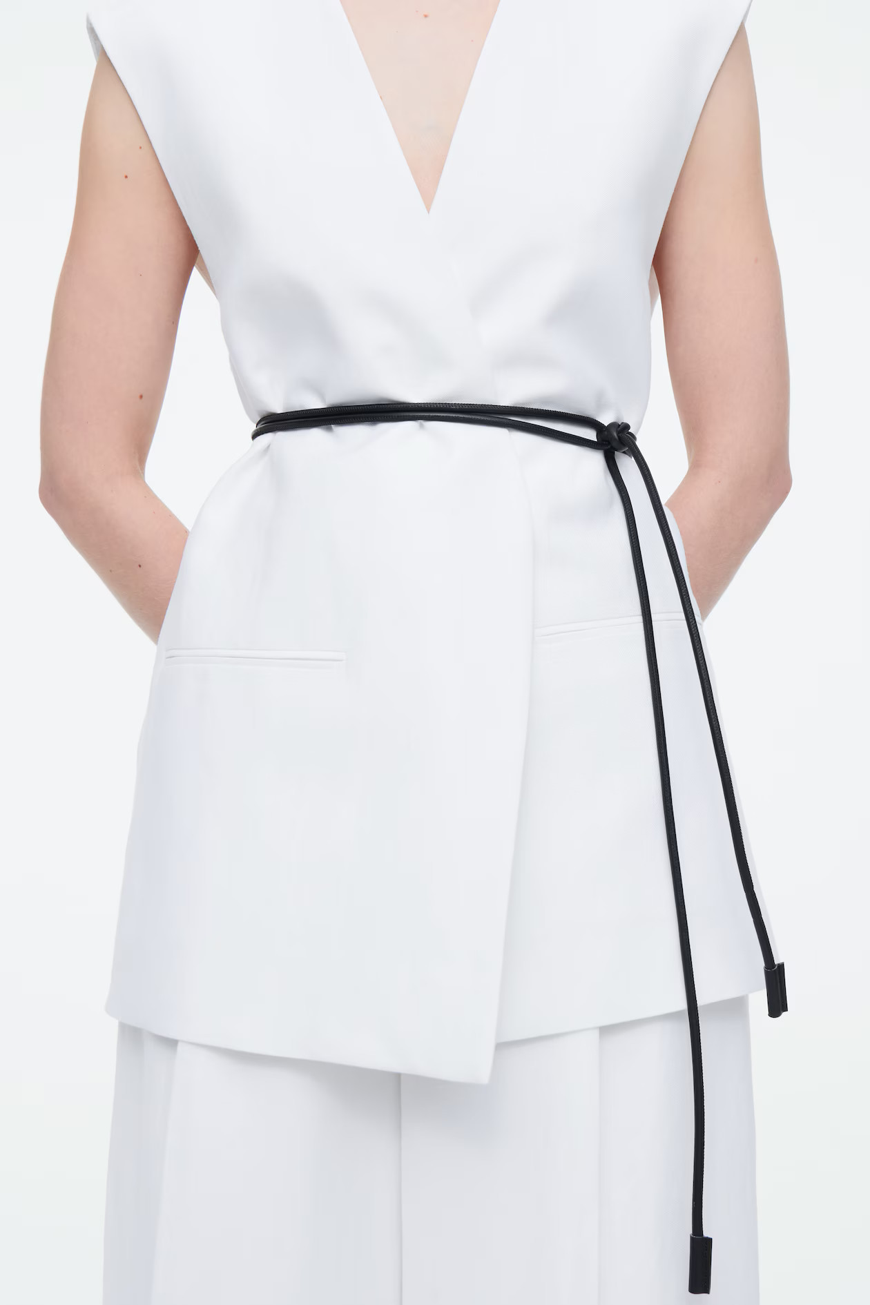 LEATHER ROPE BELT - BLACK | COS (AU)