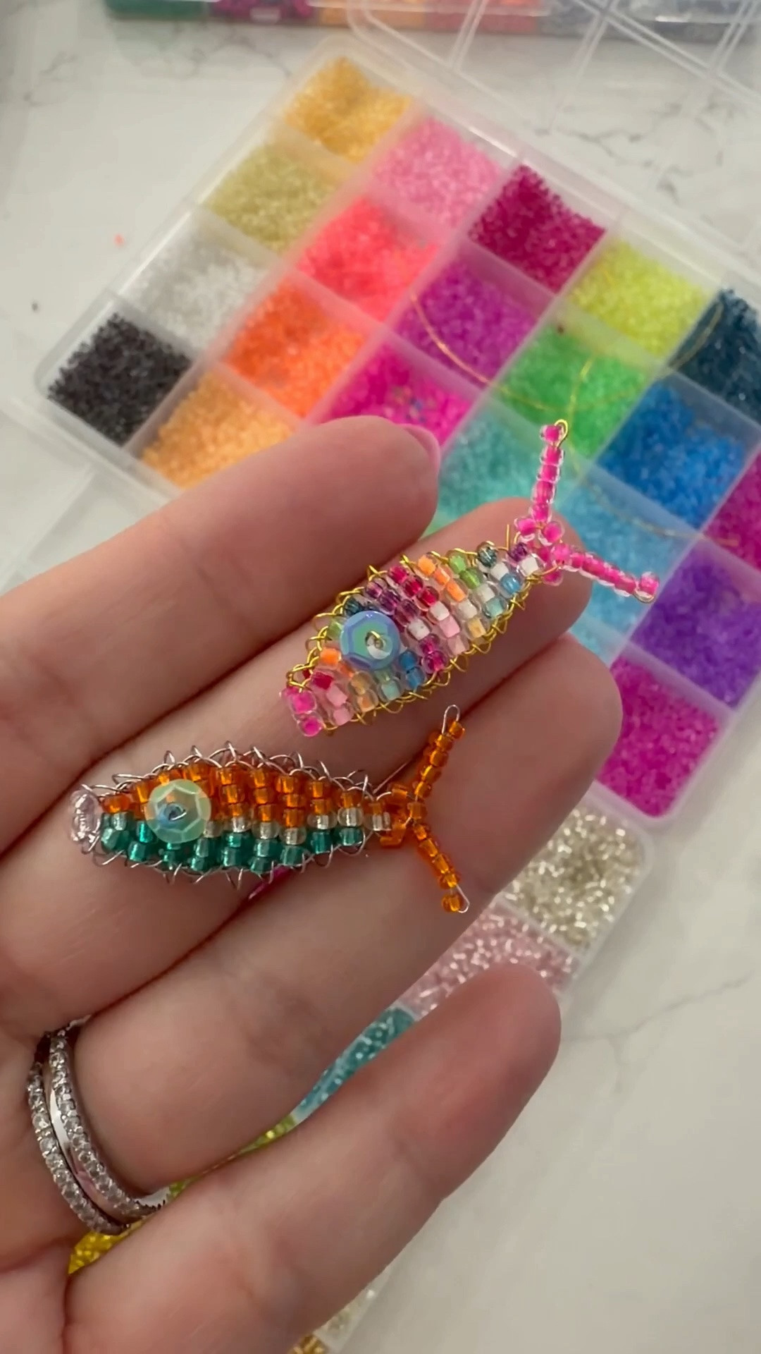 The cutedt listtle seed bead fish! If you need me I’ll be over here making these for the foreseeable future! 🐠🤭 I used the 2mm seed beads so the fish are quite small - if you’re wanting a larger version, use bigger beads!