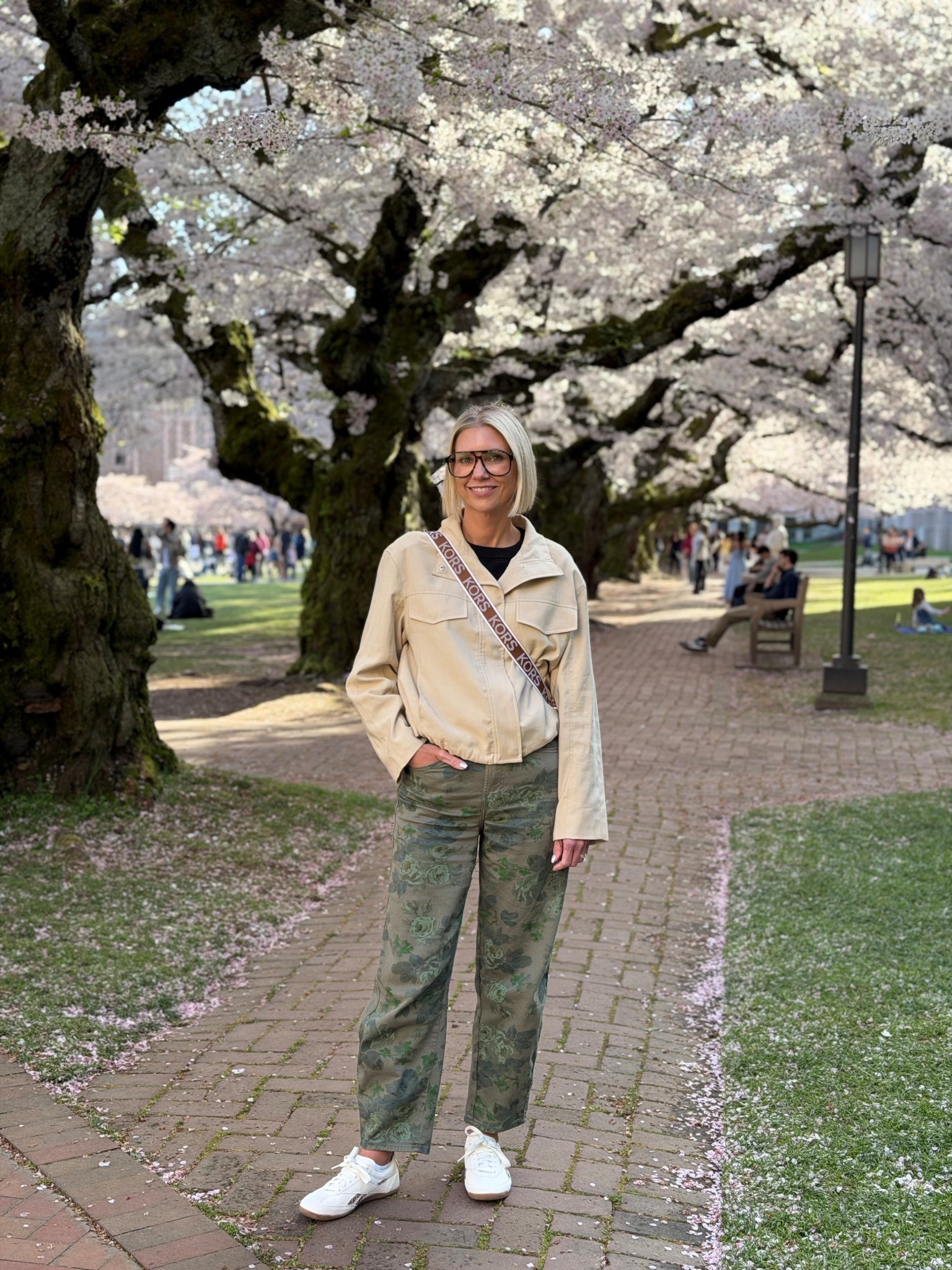 After several years of just missing the peak cherry blossom season I finally made it on time!! 🌸🌸
Such a beautiful experience! 

My GAP floral barrel jeans were the obvious choice. I paired them up with a classic black crew neck sweater and my Chimney jacket from H&M.

Jeans • 26/2
Sweater • Small
Jacket • Small 

#LTKdayinmylife #LTKOver40 #LTKootd