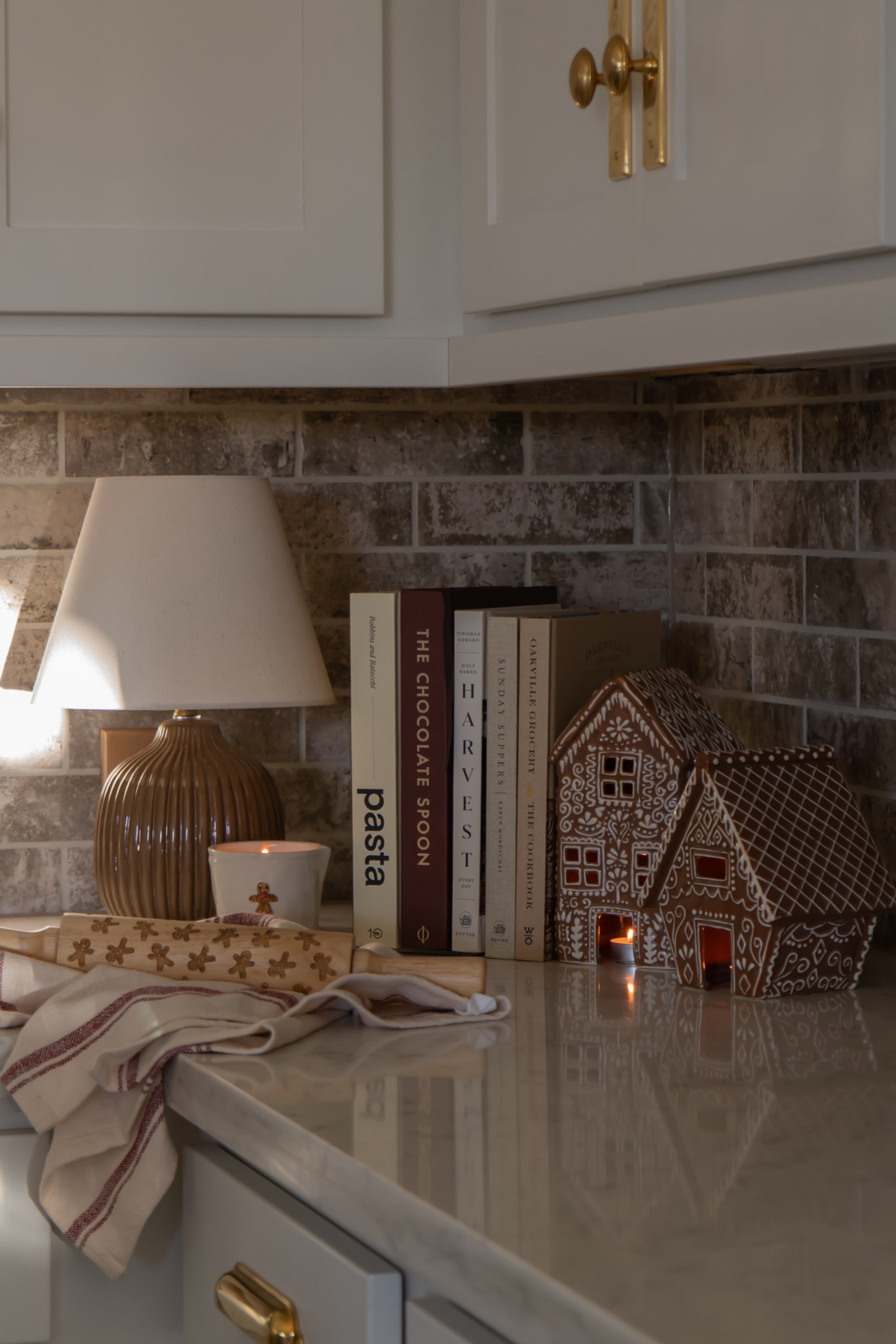 My cozy little Christmas corner ✨🤎 

#LTKHoliday #LTKHome #LTKFindsUnder50