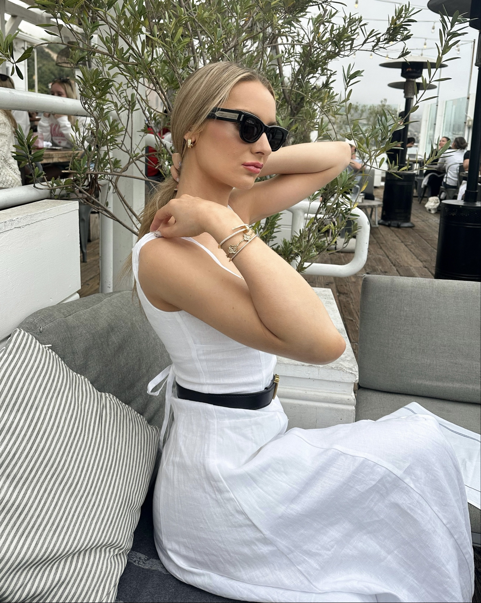 White dress - outfit details here 💫

#LTKSeasonal #LTKHoliday #LTKParties