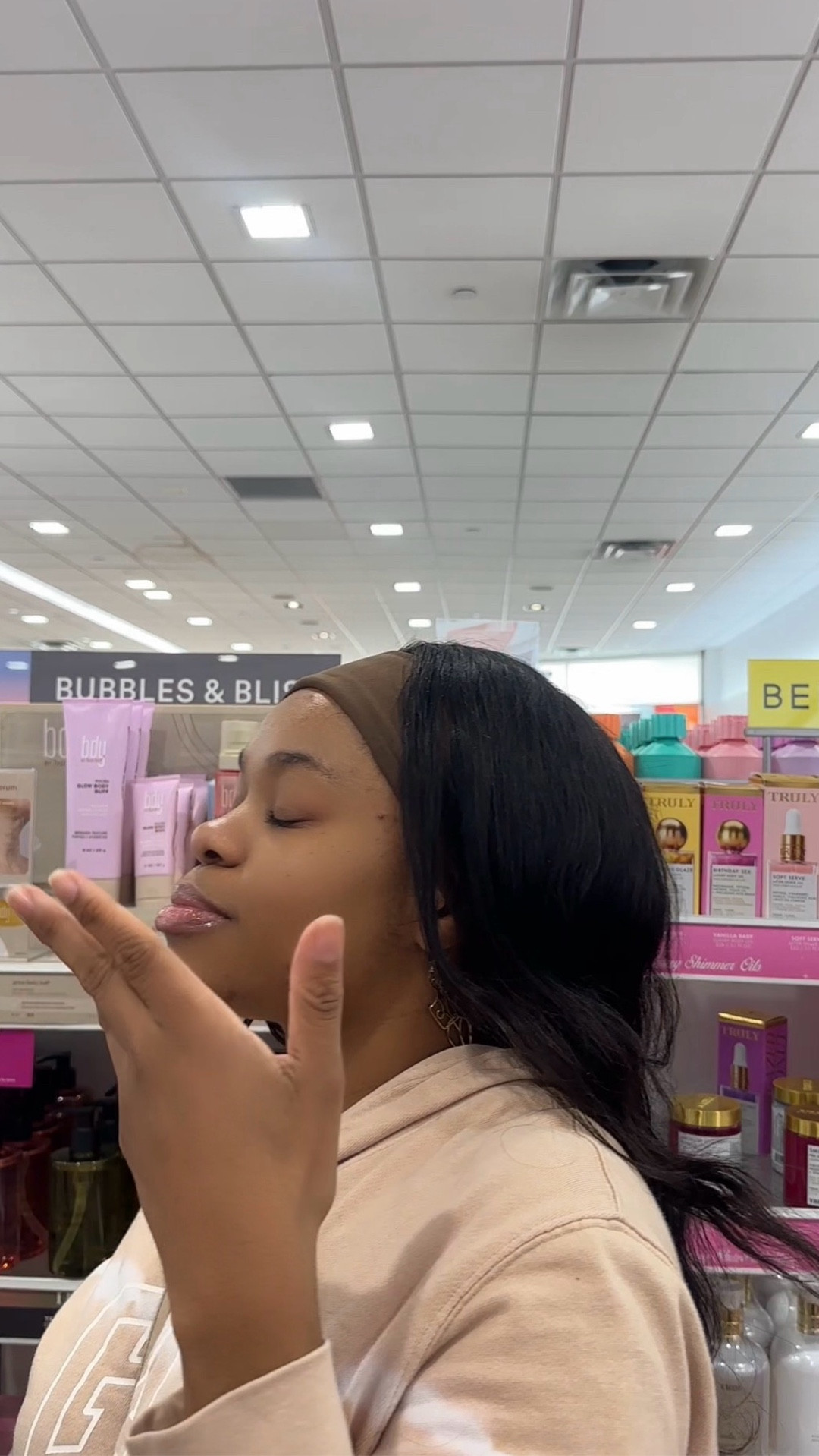 The Fenty Beauty Vanilla Flower fragrance smells great 🍨✨

#fentybeauty #fragrance #perfume #bodyspray #bodymist #ulta

#LTKdayinmylife #LTKBeauty #LTKFindsUnder50